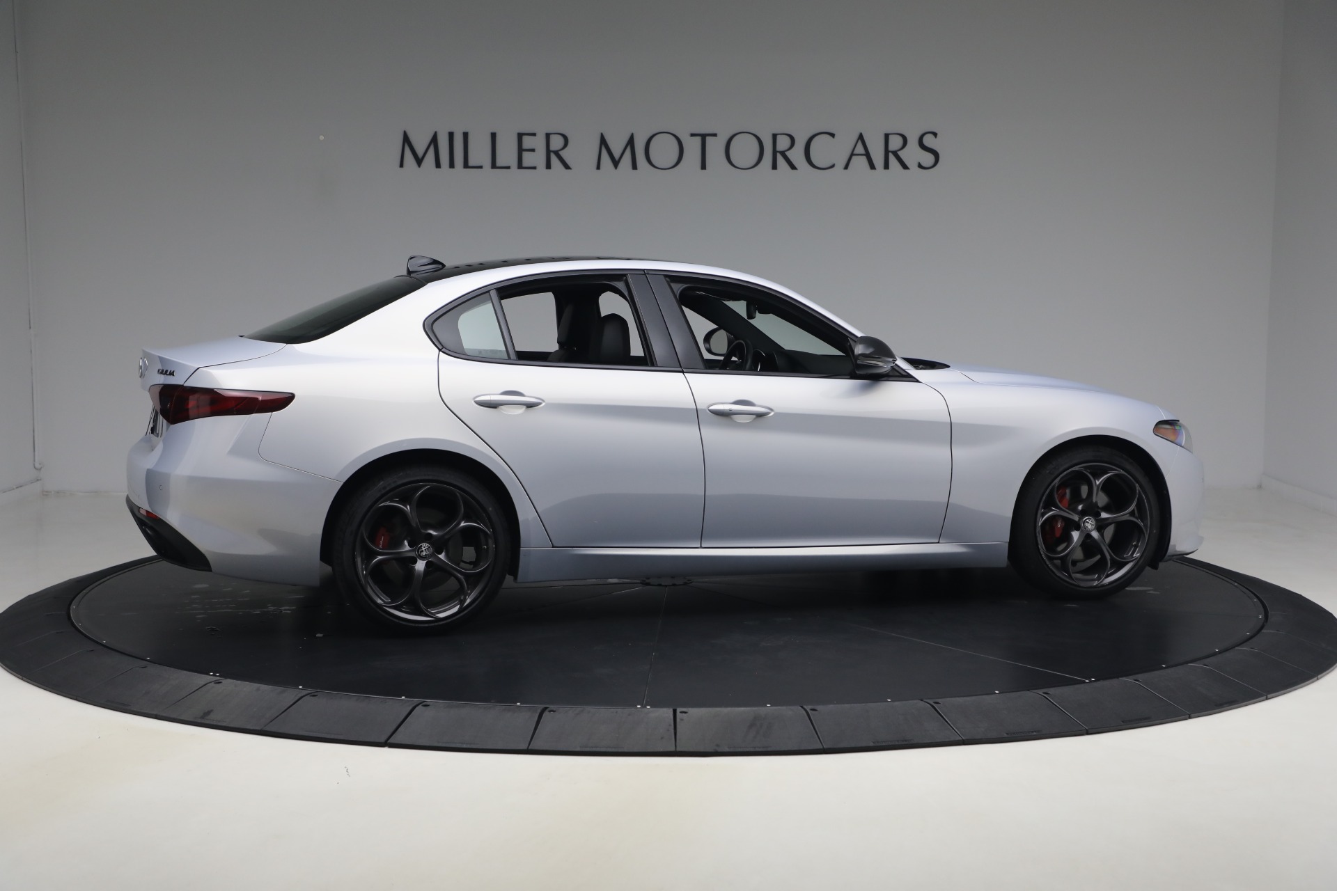 Used-2020-Alfa-Romeo-Giulia-Ti-Sport-Q4