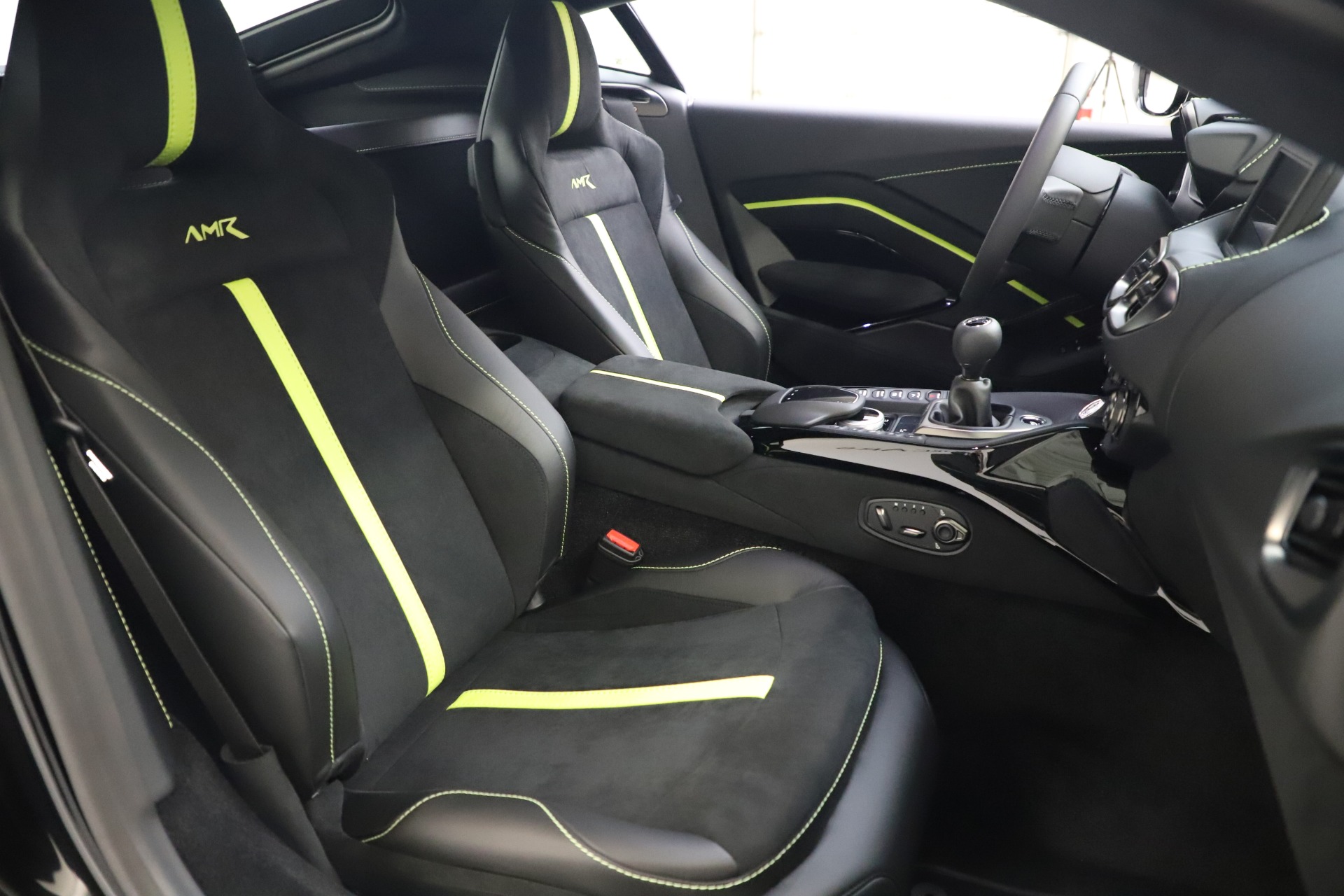 New-2020-Aston-Martin-Vantage-AMR-Coupe