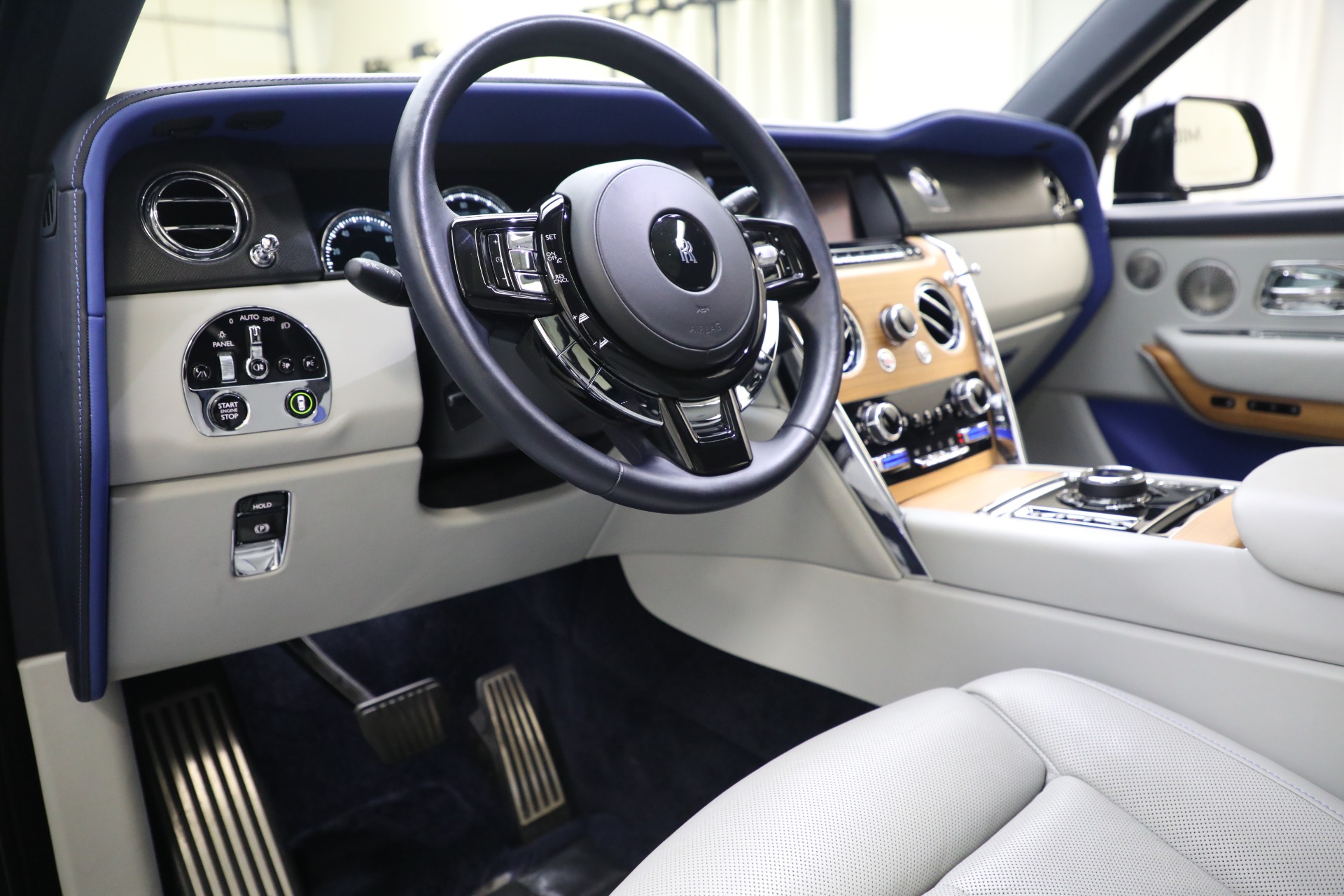 Used-2019-Rolls-Royce-Cullinan