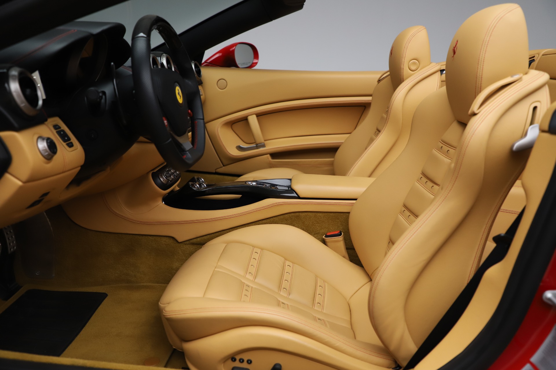 Used-2014-Ferrari-California-30