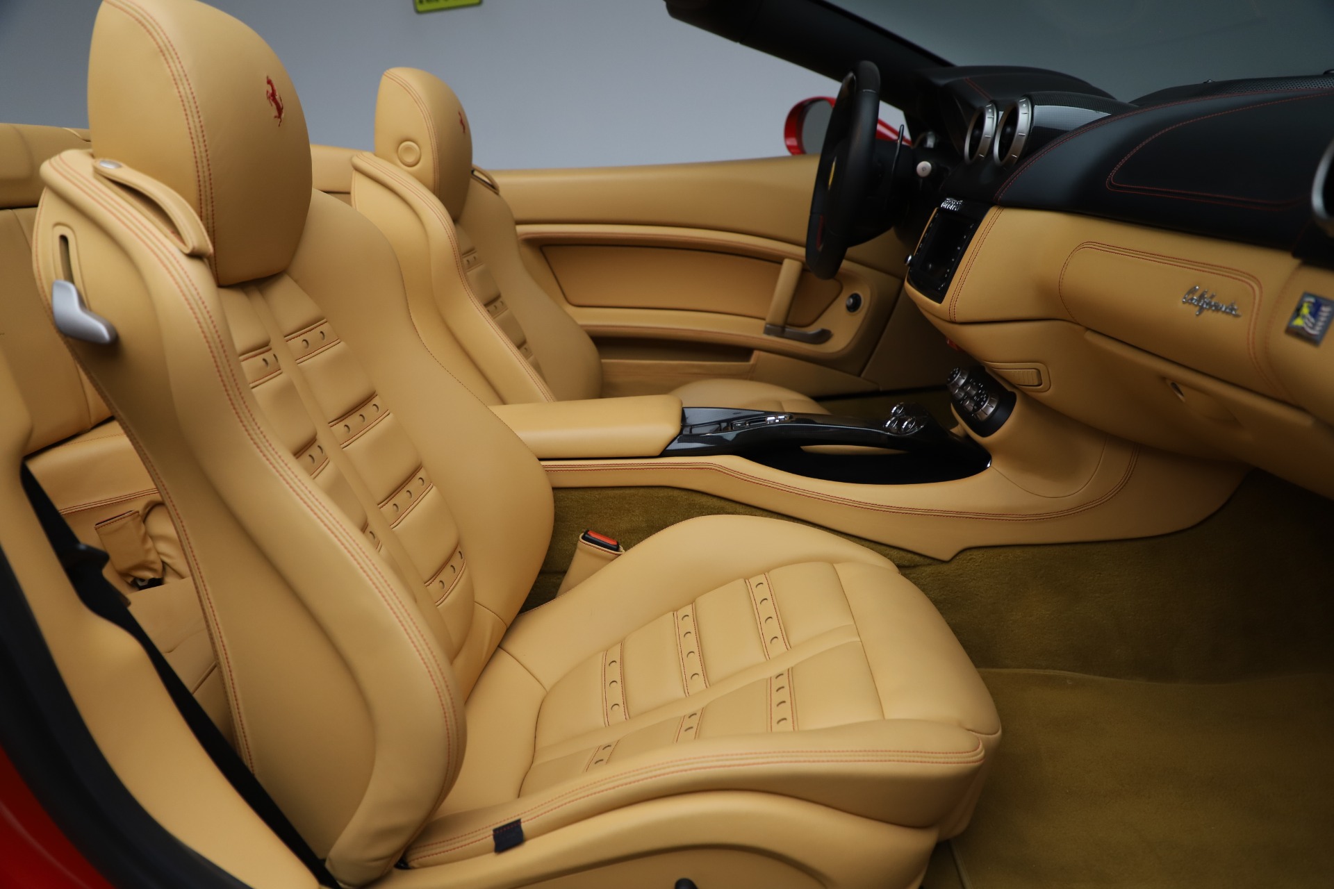 Used-2014-Ferrari-California-30