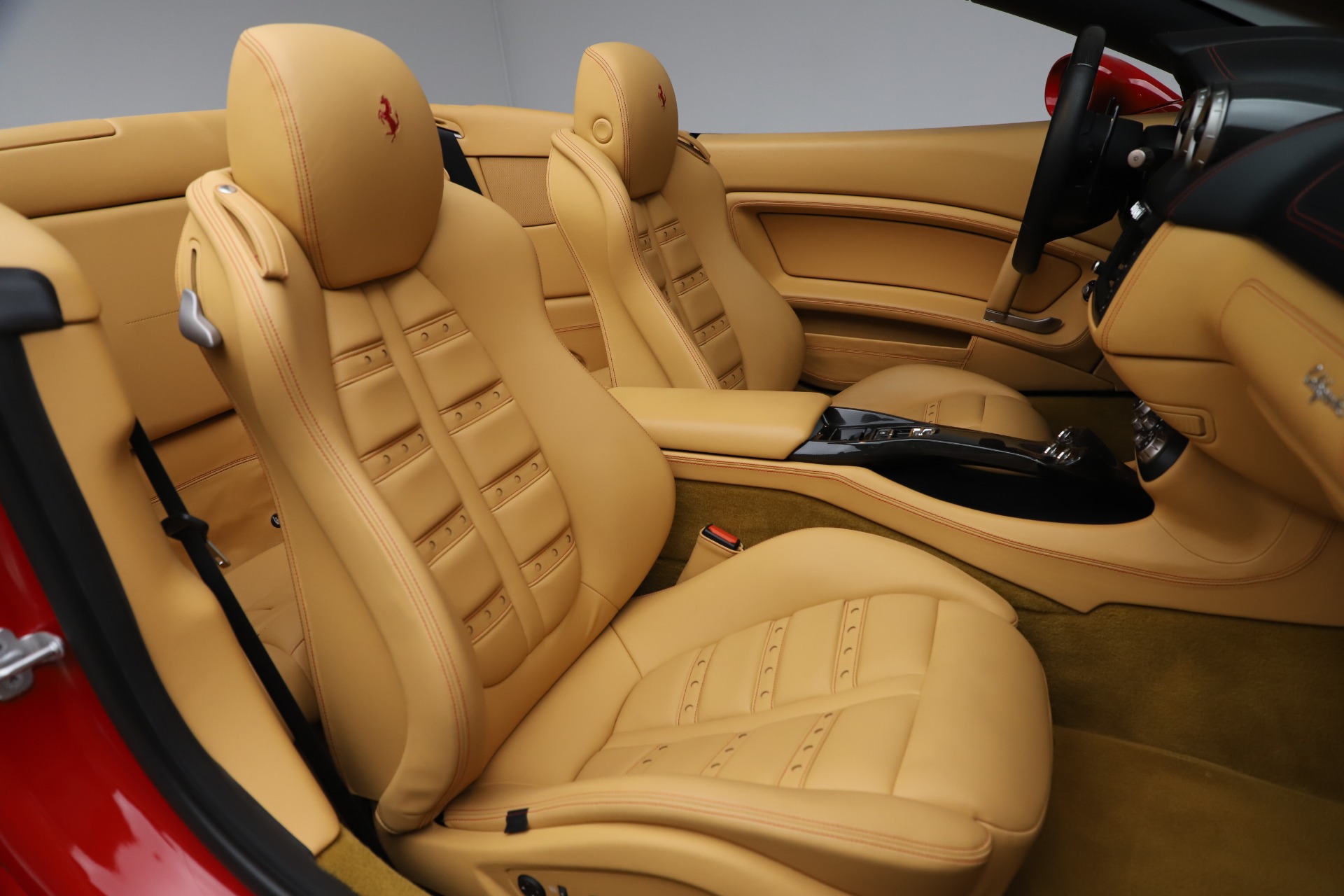 Used-2014-Ferrari-California-30