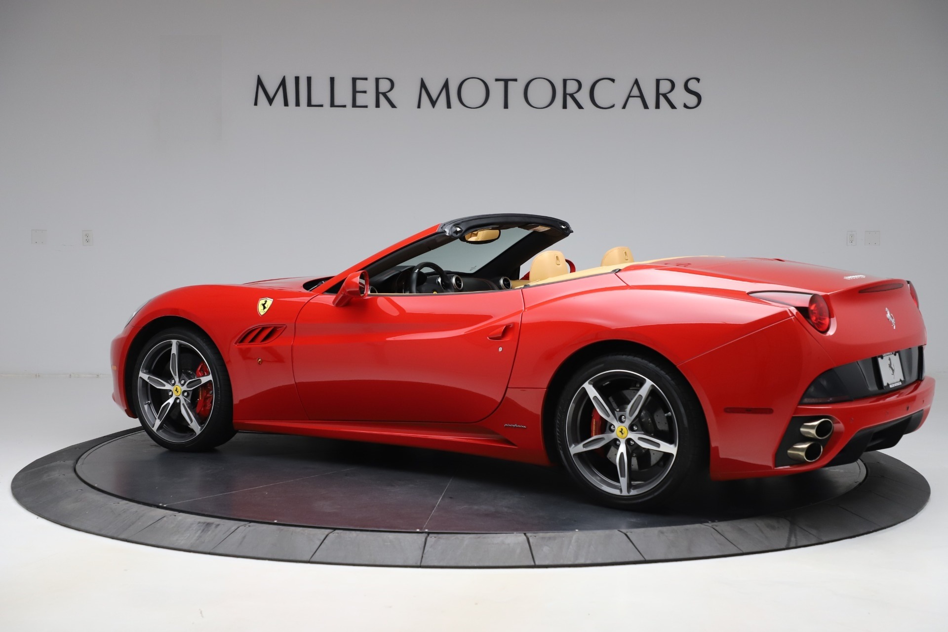 Used-2014-Ferrari-California-30