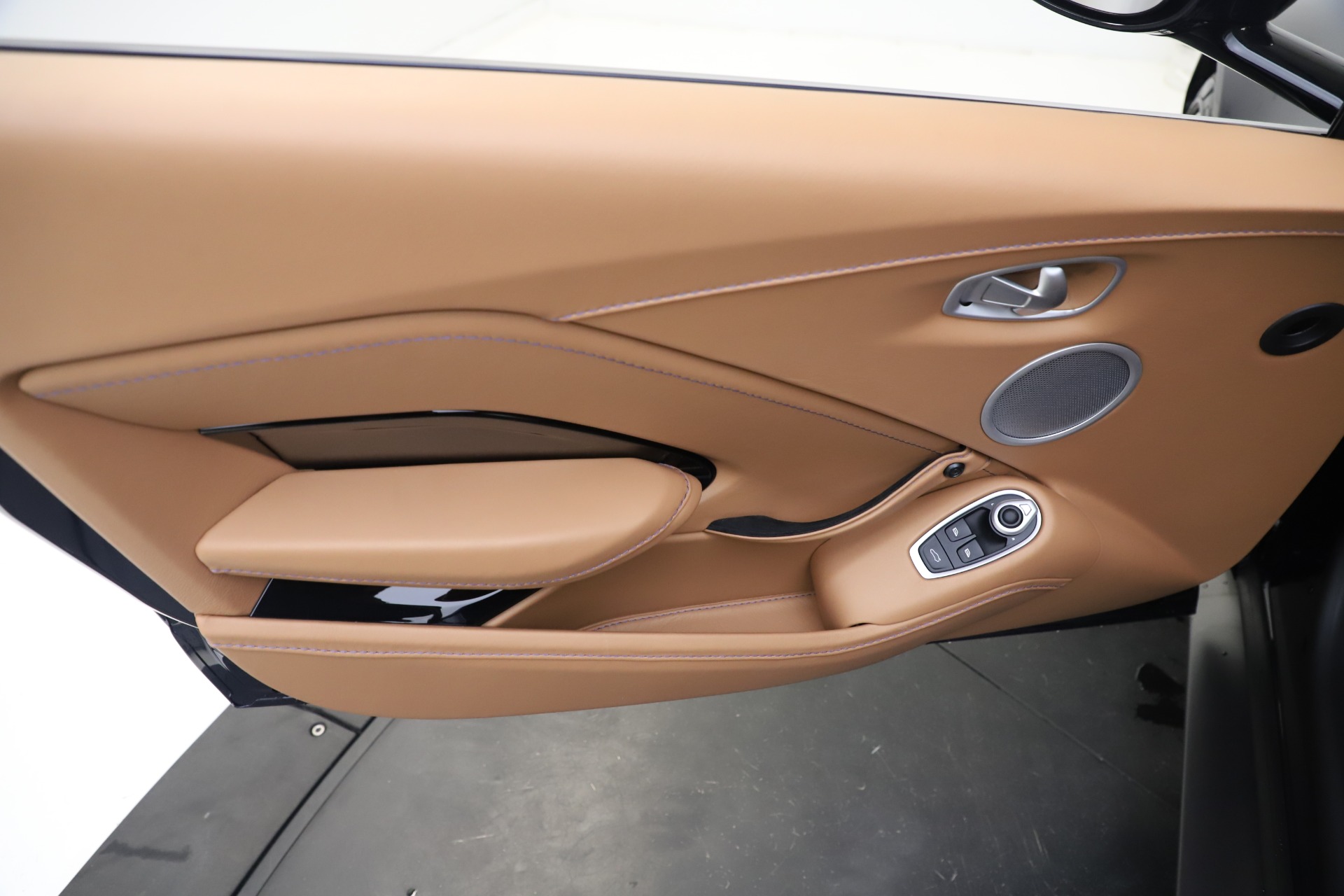 Used-2020-Aston-Martin-Vantage-Coupe