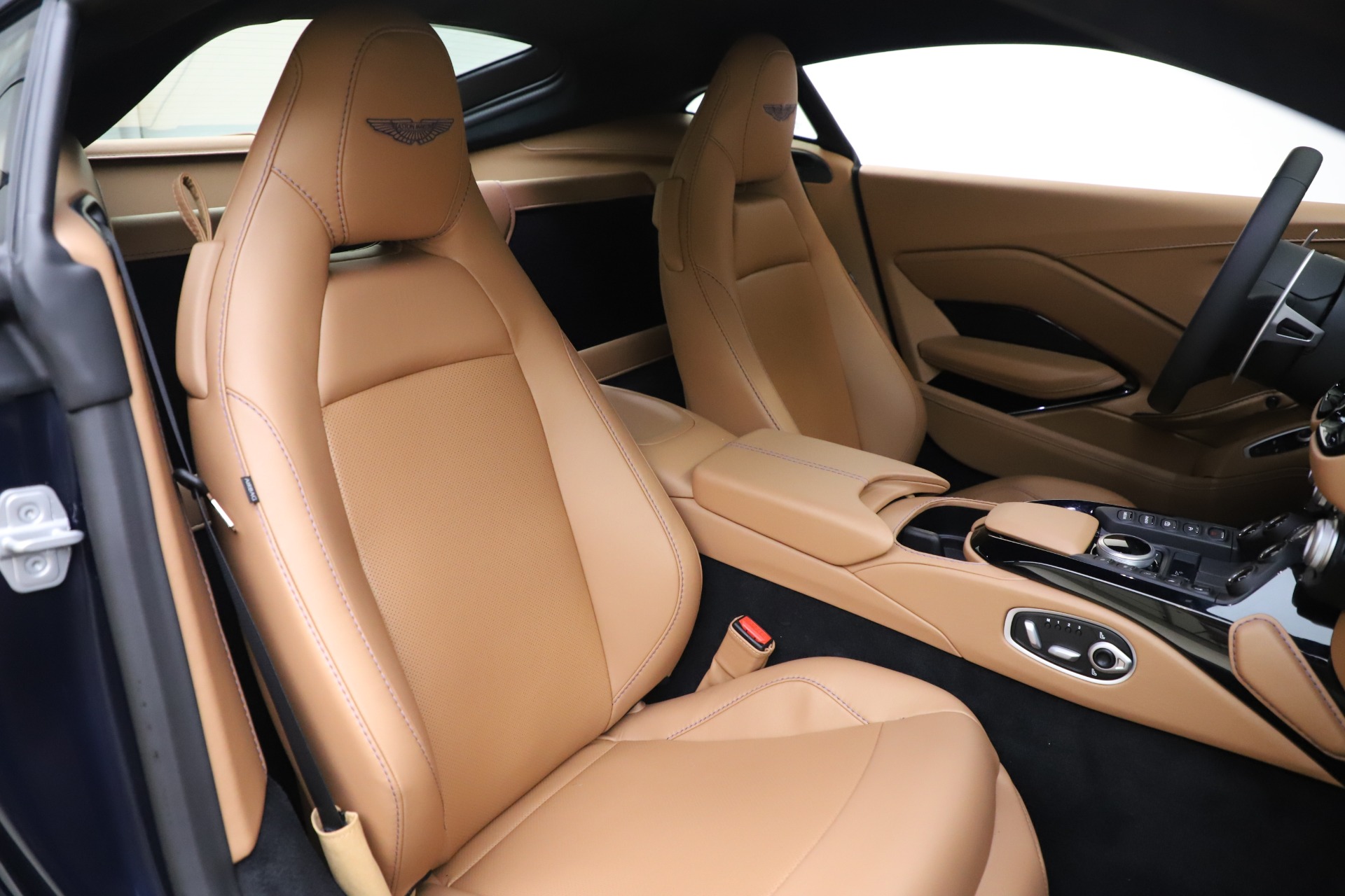 Used-2020-Aston-Martin-Vantage-Coupe