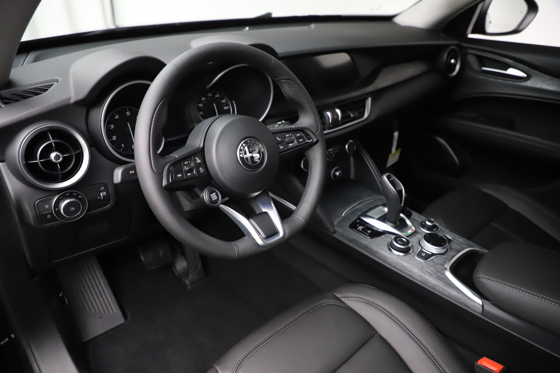 New-2020-Alfa-Romeo-Stelvio-Sport-Q4