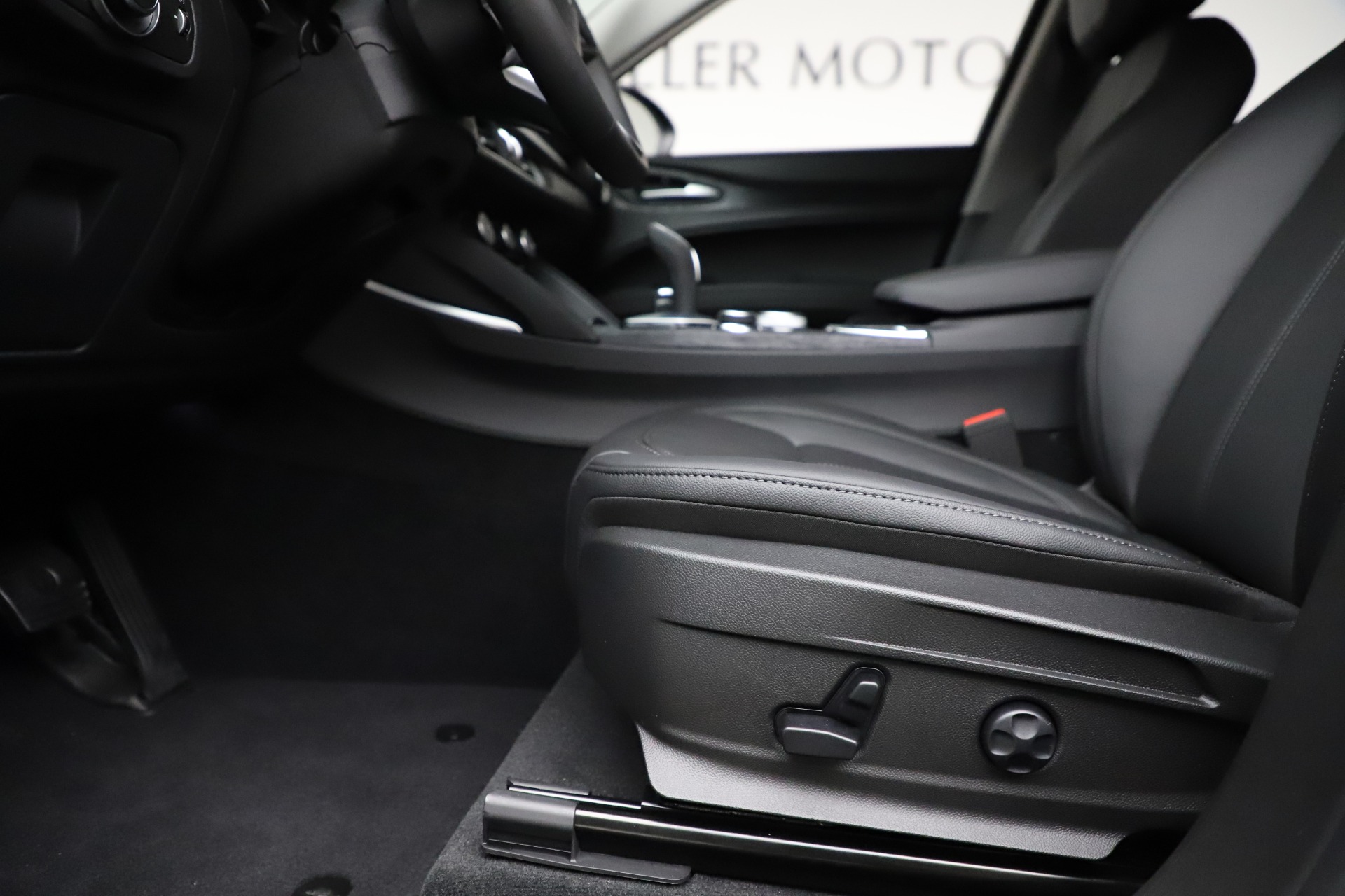 New-2020-Alfa-Romeo-Stelvio-Sport-Q4