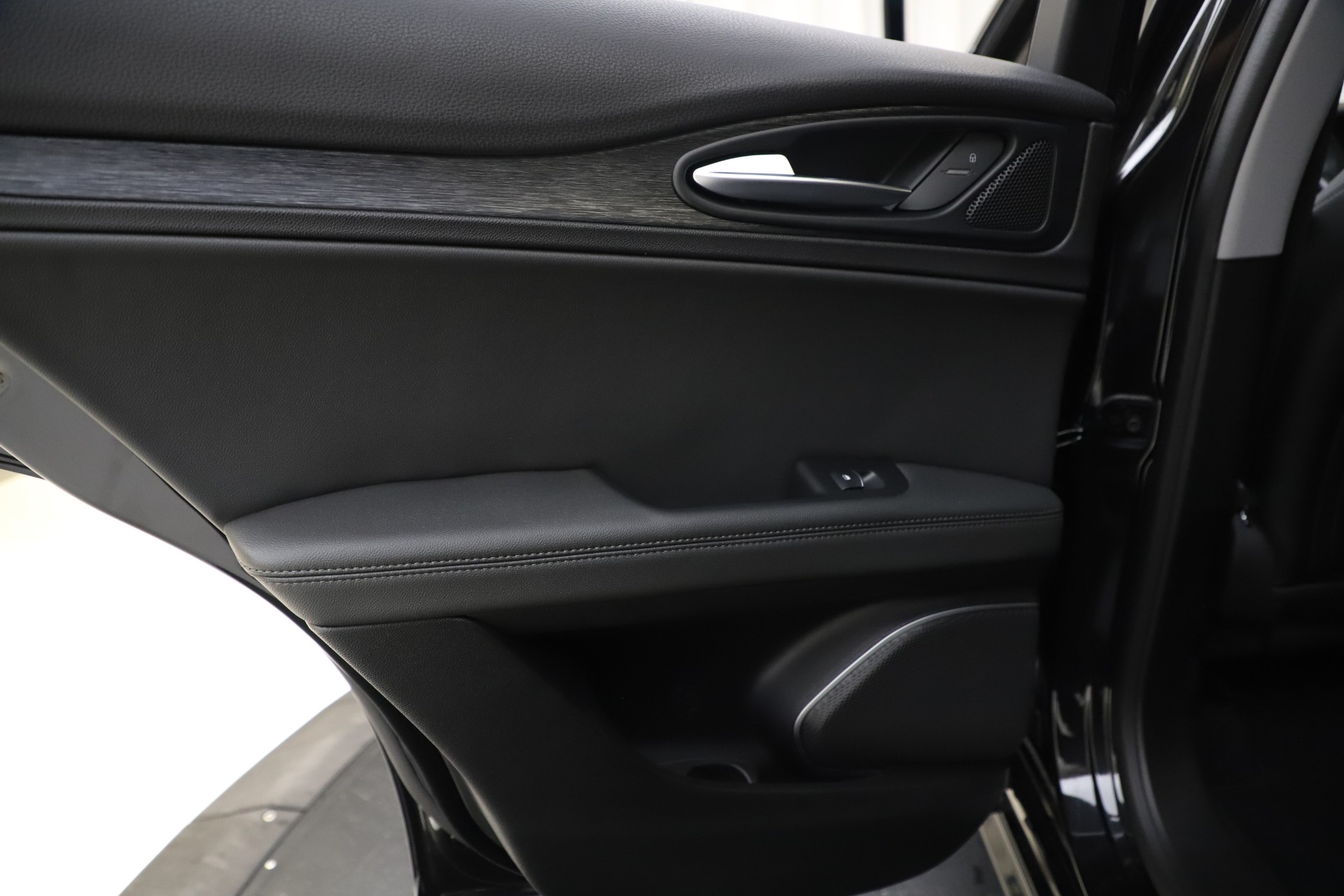 New-2020-Alfa-Romeo-Stelvio-Sport-Q4