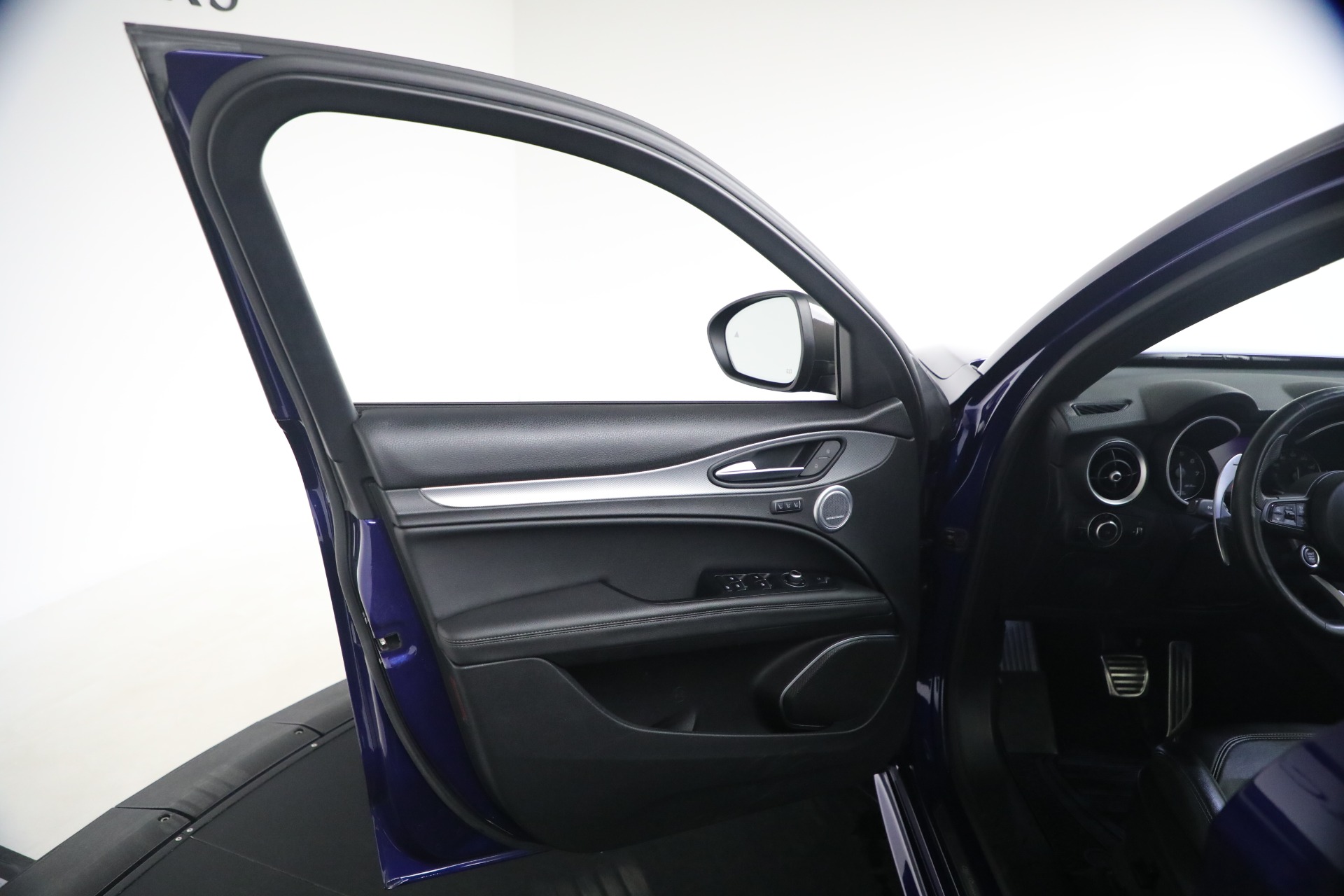 Used-2020-Alfa-Romeo-Stelvio-Ti-Sport-Q4