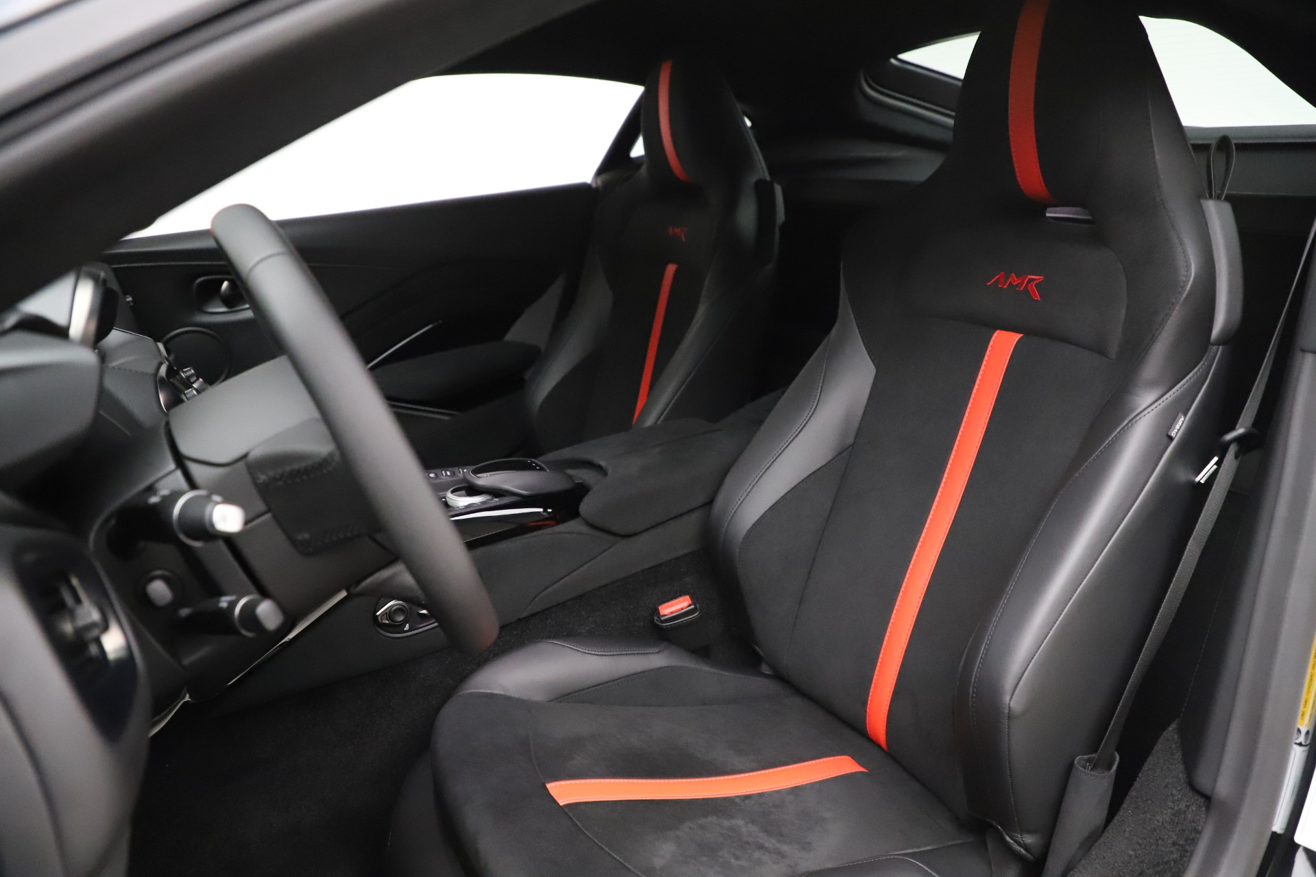 New-2020-Aston-Martin-Vantage-AMR