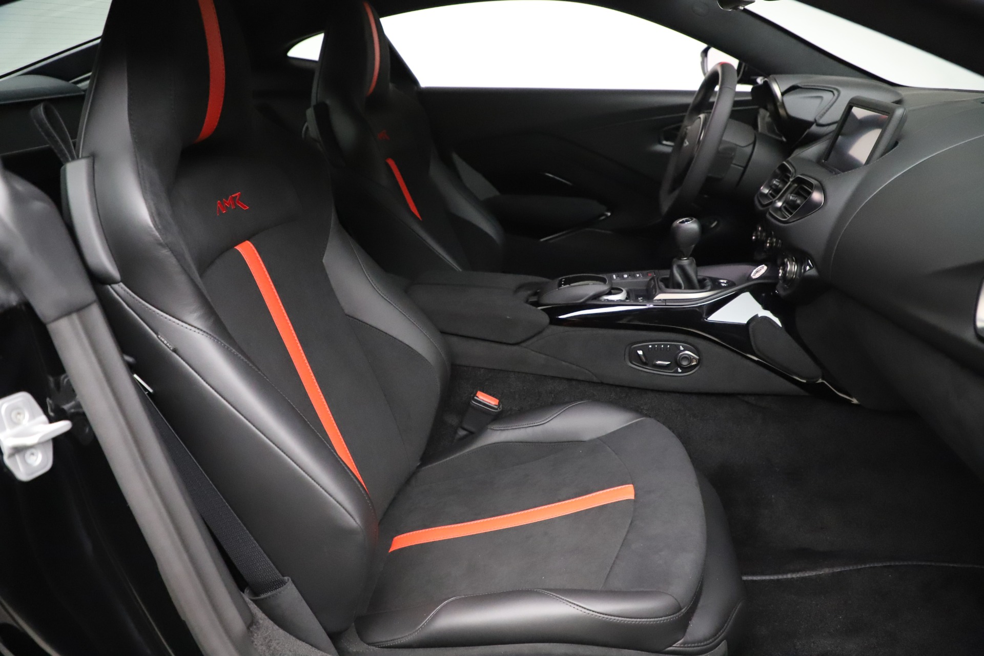 New-2020-Aston-Martin-Vantage-AMR