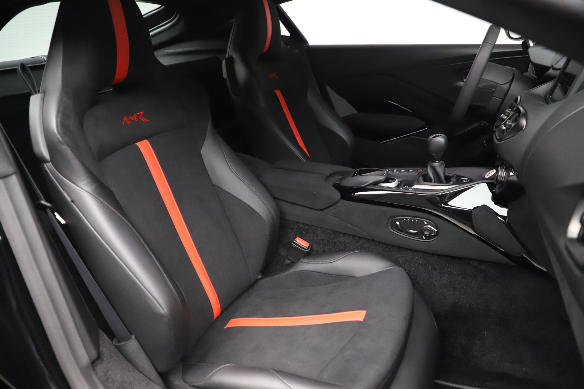 New-2020-Aston-Martin-Vantage-AMR