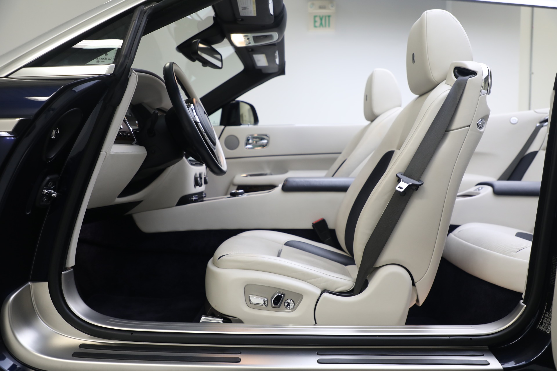 Used-2017-Rolls-Royce-Dawn