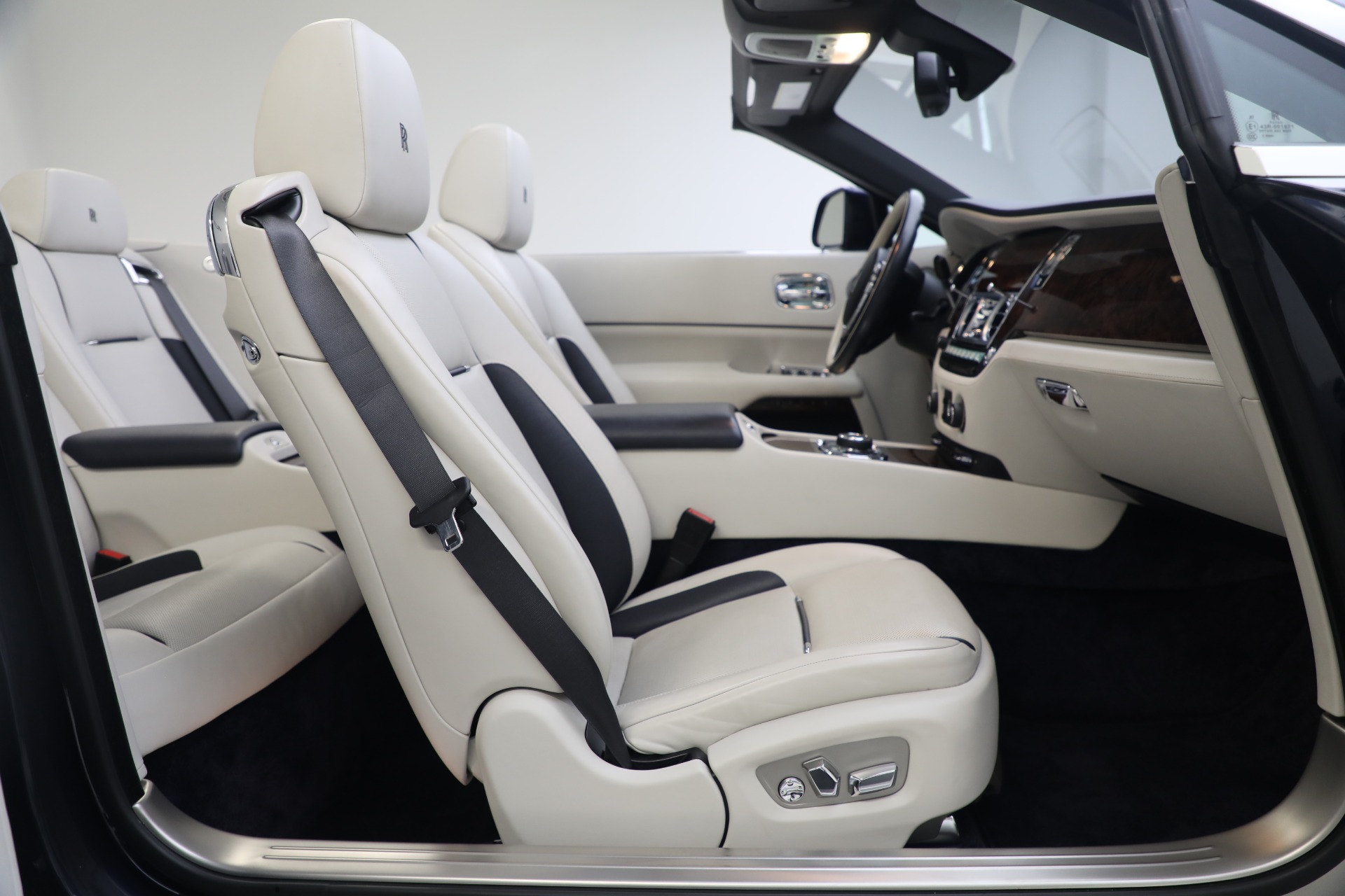 Used-2017-Rolls-Royce-Dawn