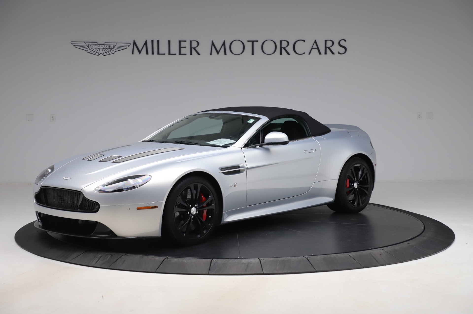 Used-2017-Aston-Martin-V12-Vantage-S-Roadster
