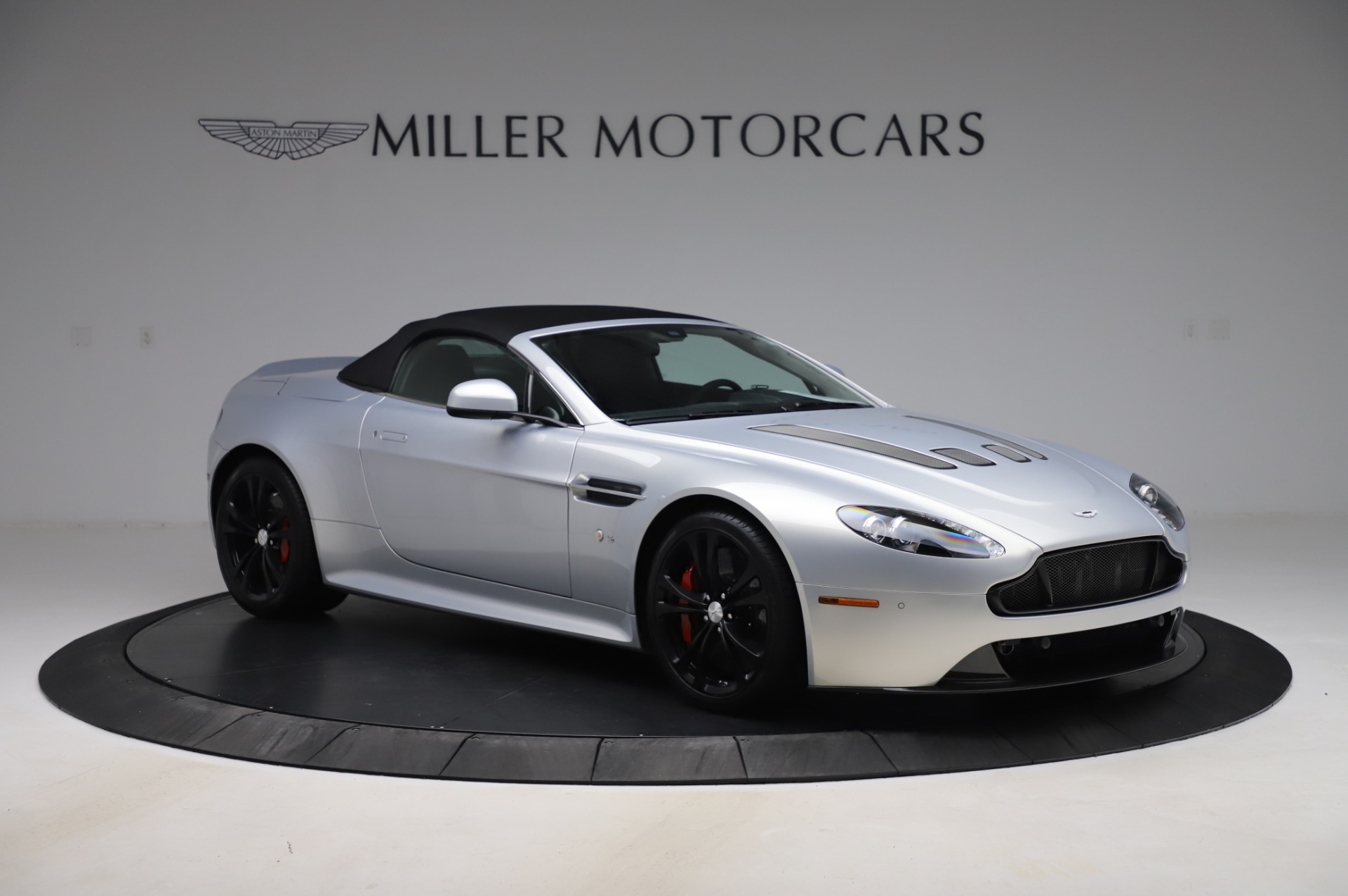 Used-2017-Aston-Martin-V12-Vantage-S-Roadster