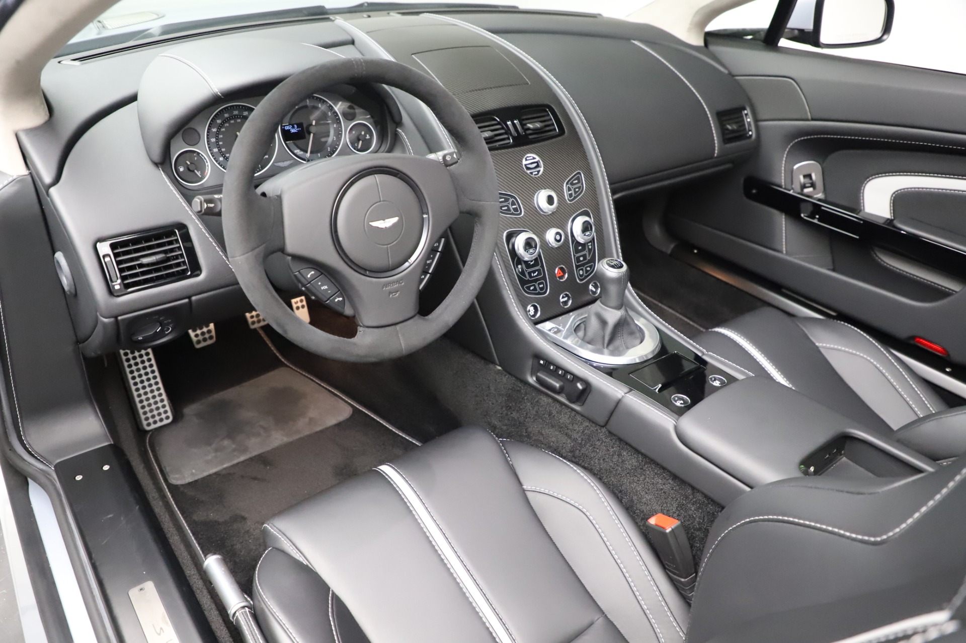 Used-2017-Aston-Martin-V12-Vantage-S-Roadster