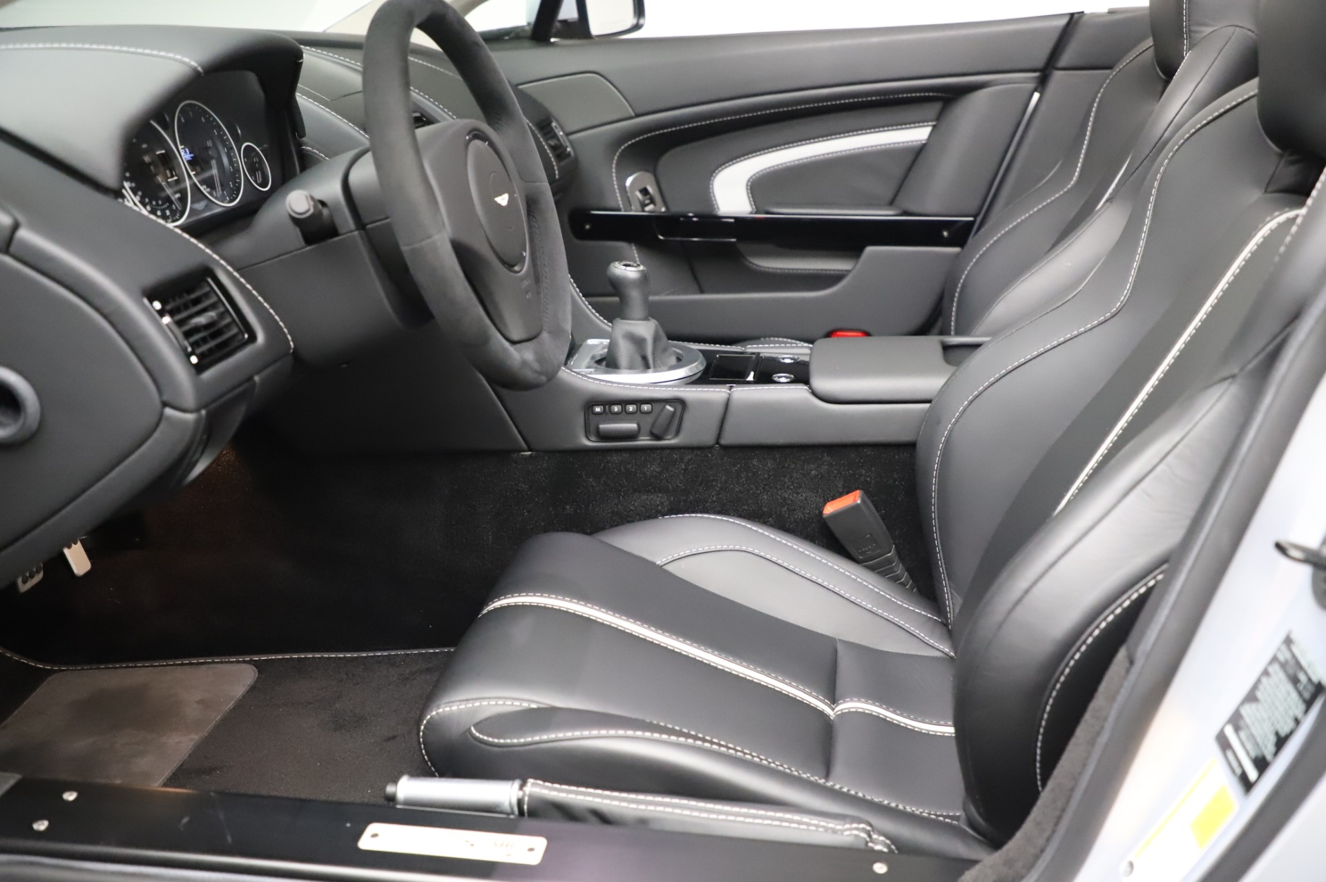 Used-2017-Aston-Martin-V12-Vantage-S-Roadster