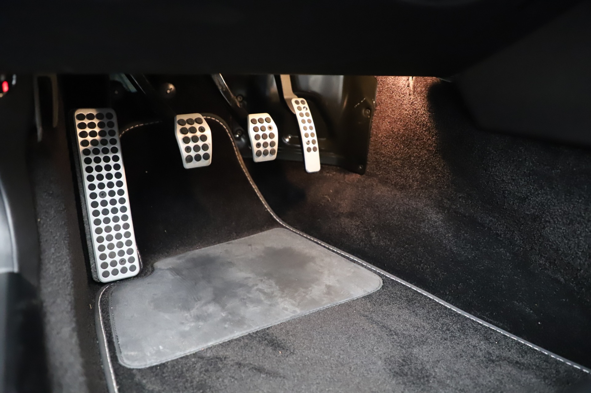 Used-2017-Aston-Martin-V12-Vantage-S-Roadster