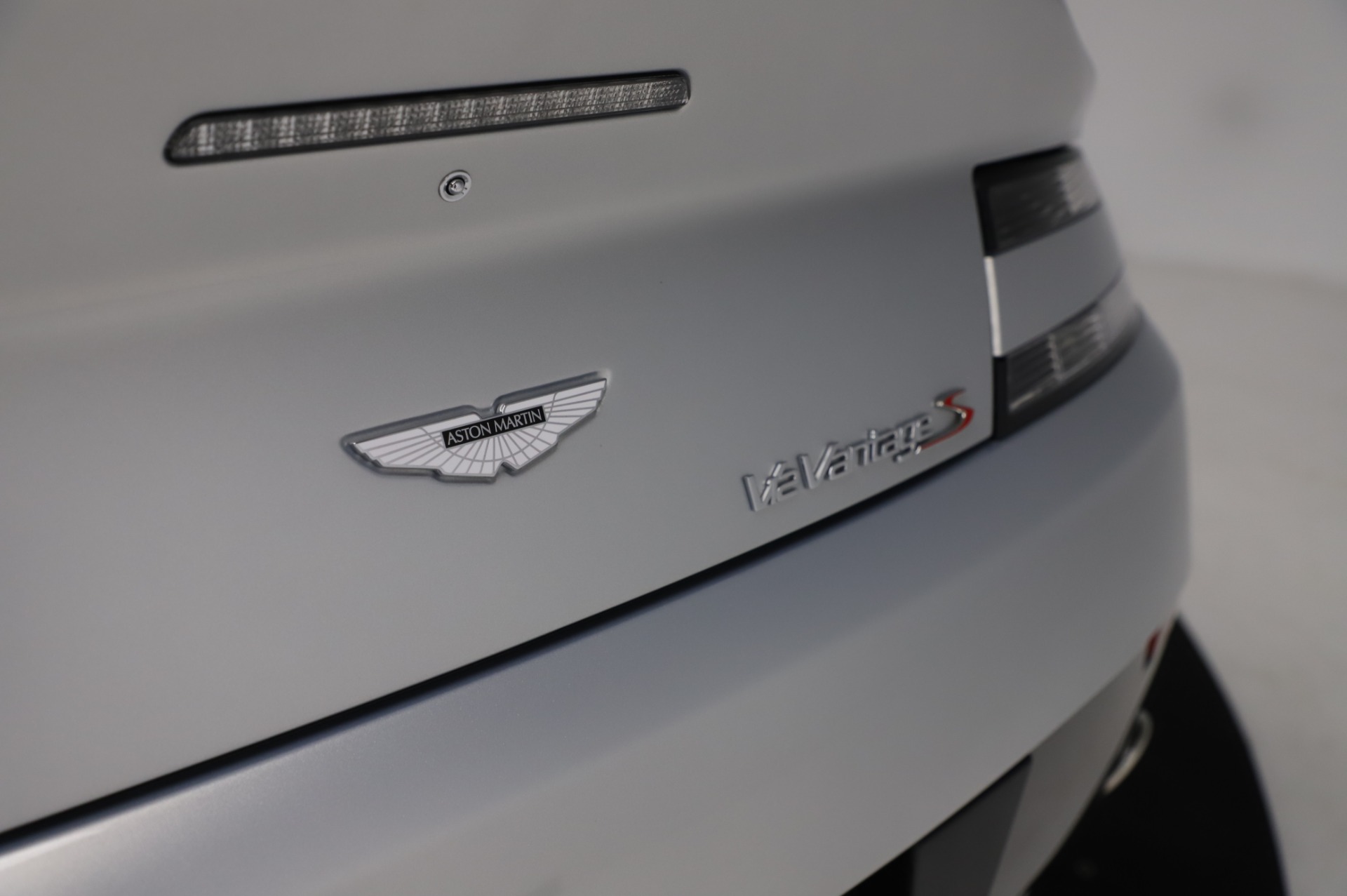 Used-2017-Aston-Martin-V12-Vantage-S-Roadster