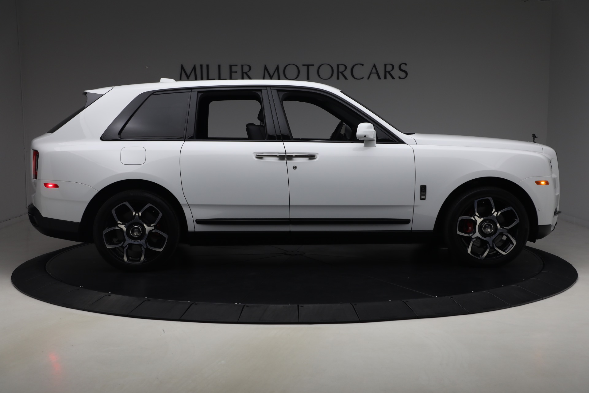 Used-2020-Rolls-Royce-Cullinan-Black-Badge