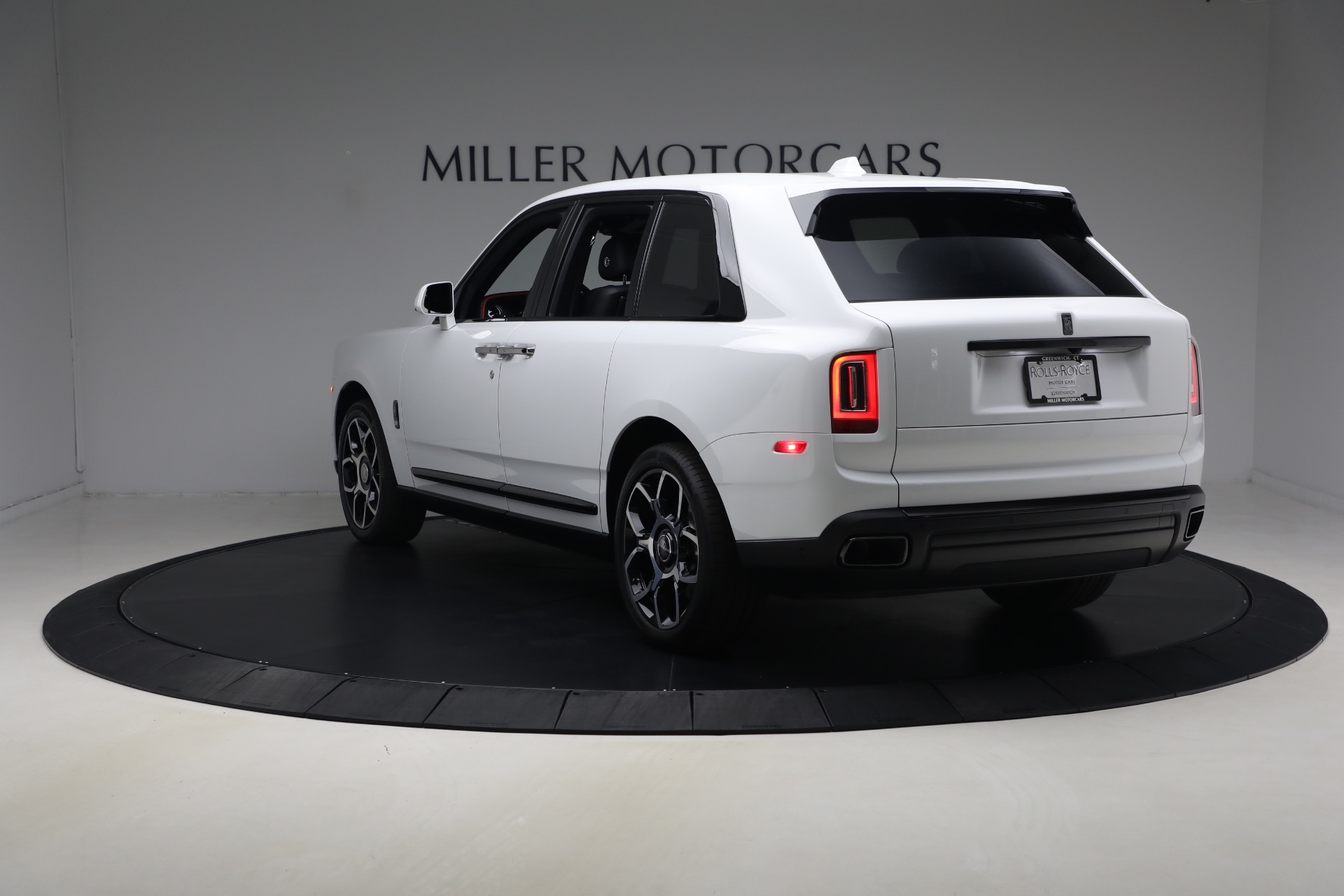 Used-2020-Rolls-Royce-Cullinan-Black-Badge