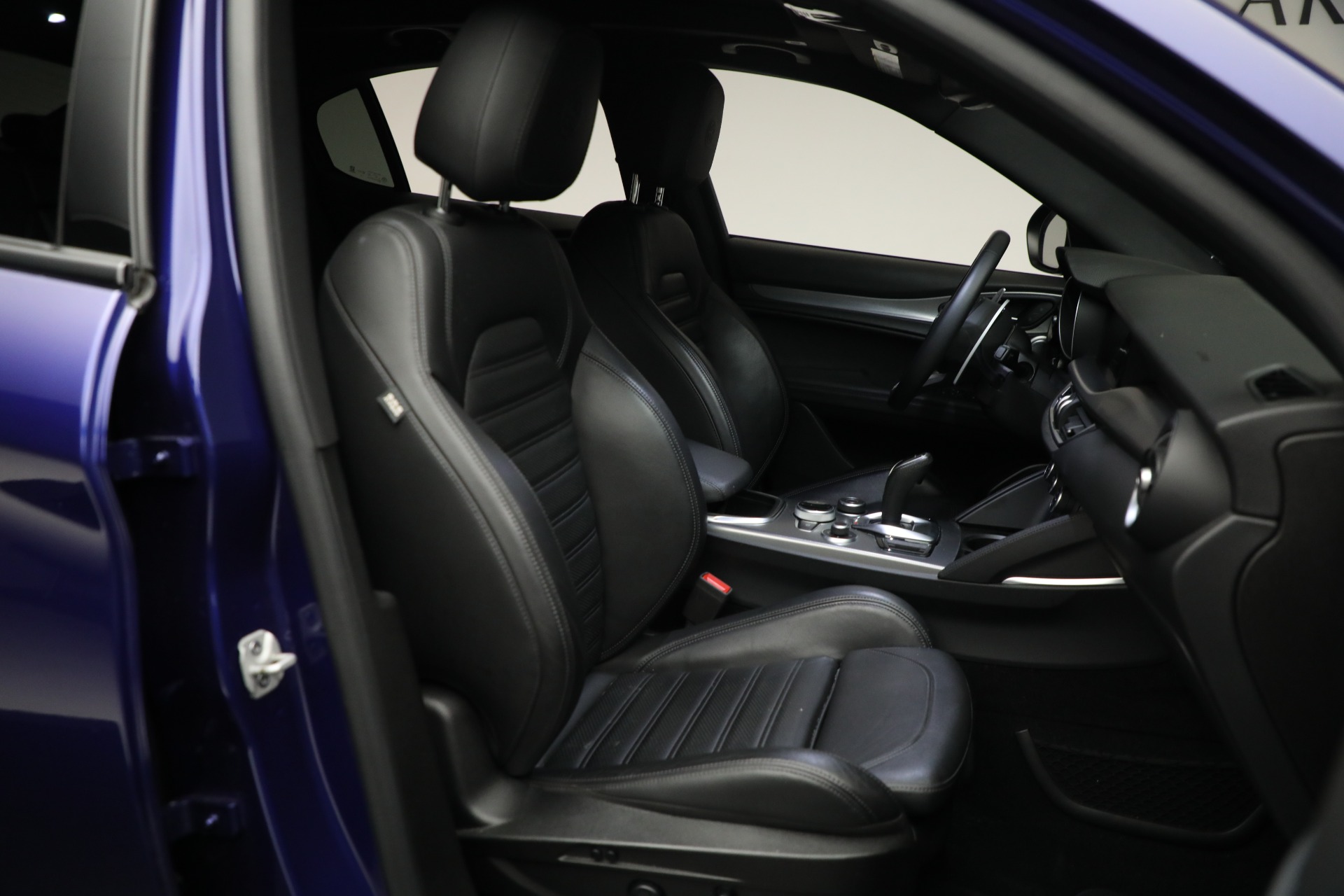 Used-2020-Alfa-Romeo-Stelvio-Ti-Sport-Q4