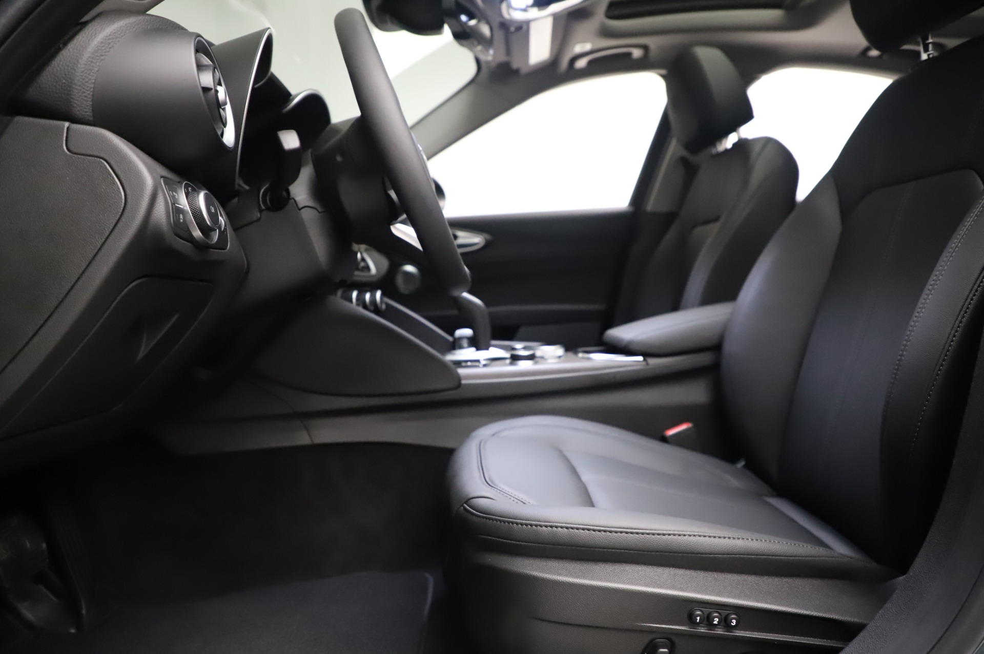 New-2020-Alfa-Romeo-Giulia-Ti-Q4