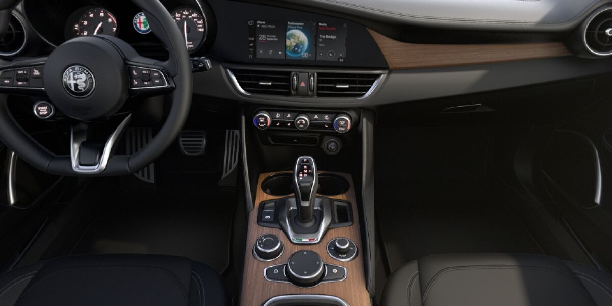 New-2020-Alfa-Romeo-Giulia-Ti-Lusso-Q4