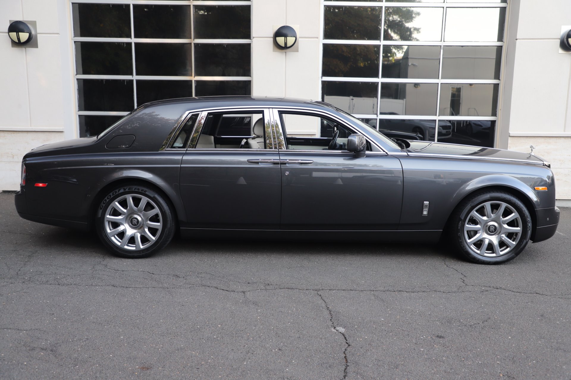 Used-2014-Rolls-Royce-Phantom