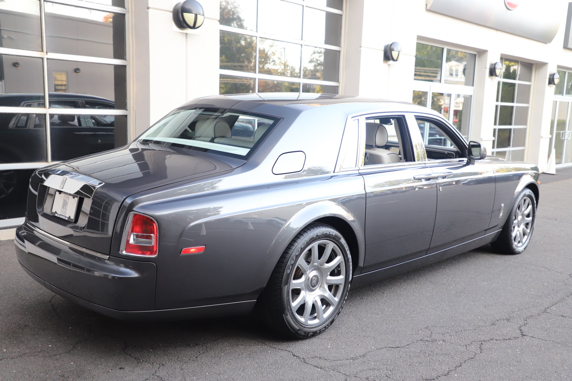 Used-2014-Rolls-Royce-Phantom