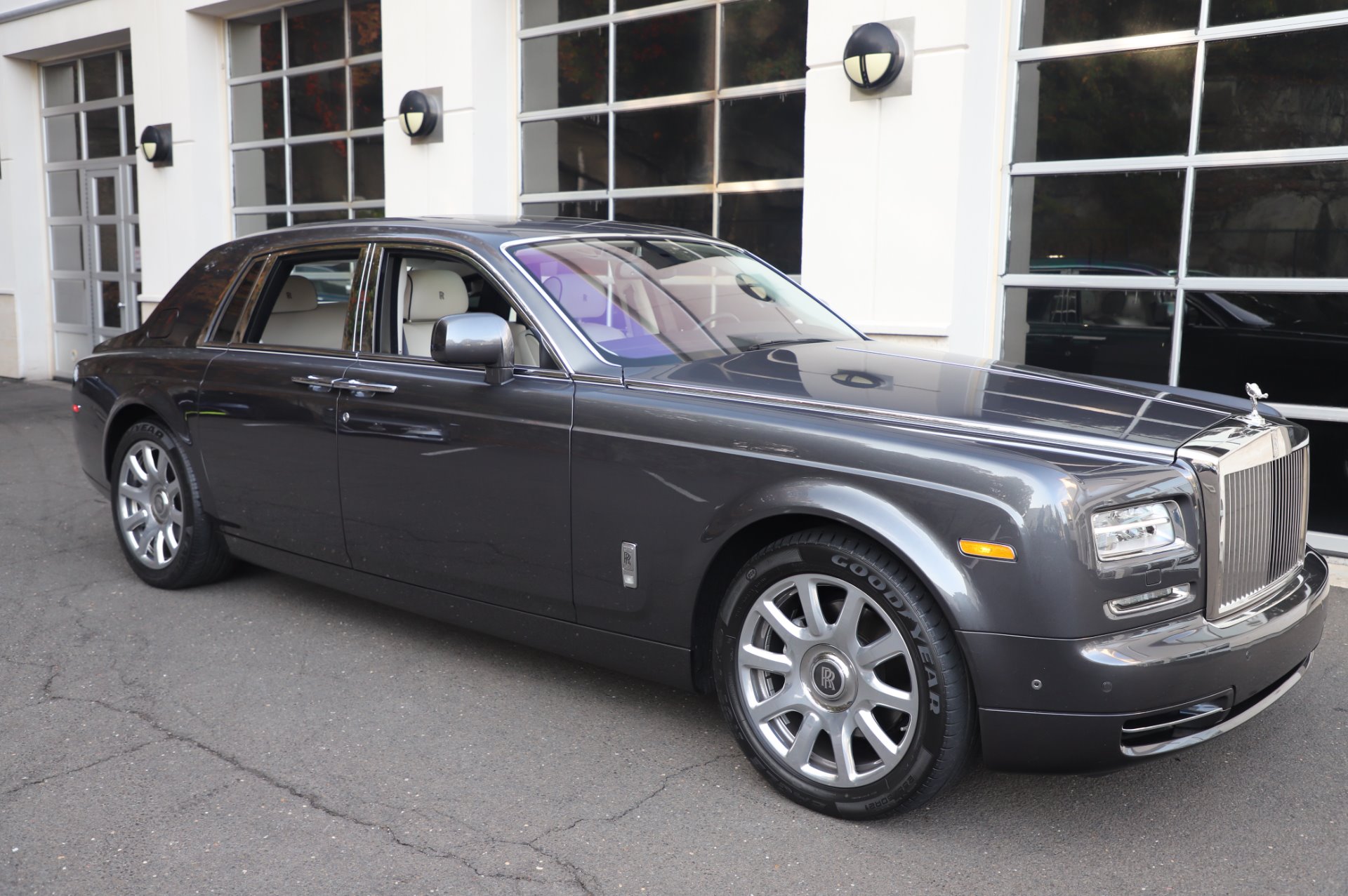 Used-2014-Rolls-Royce-Phantom
