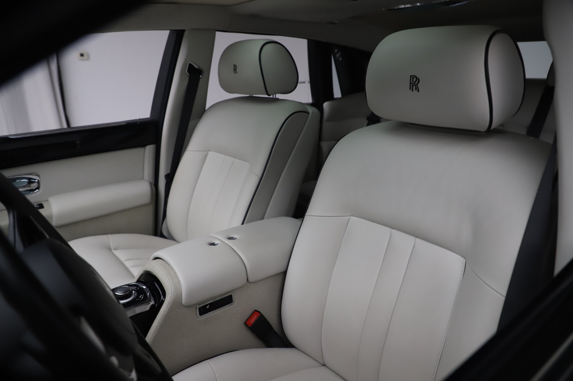 Used-2014-Rolls-Royce-Phantom