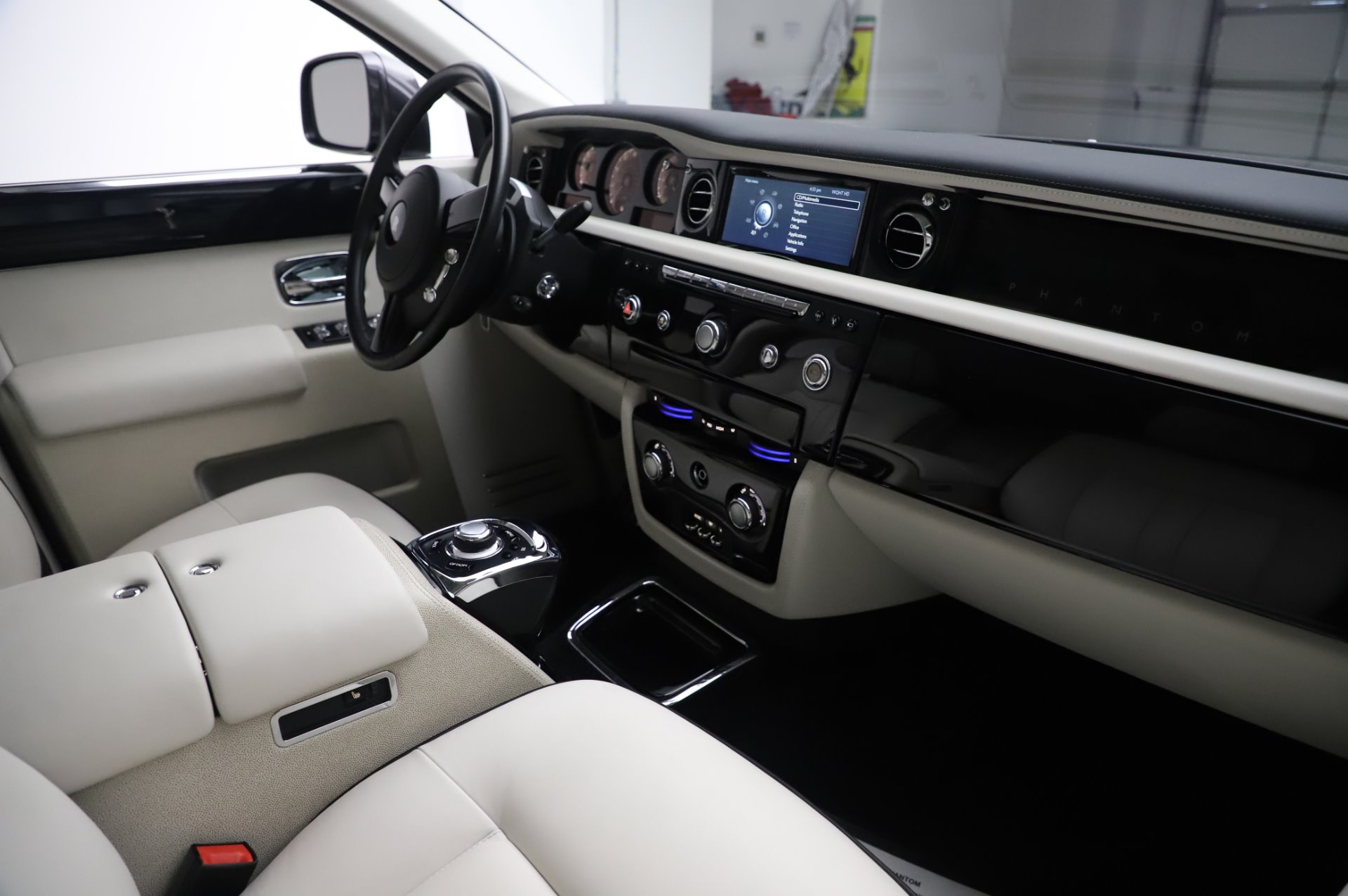 Used-2014-Rolls-Royce-Phantom