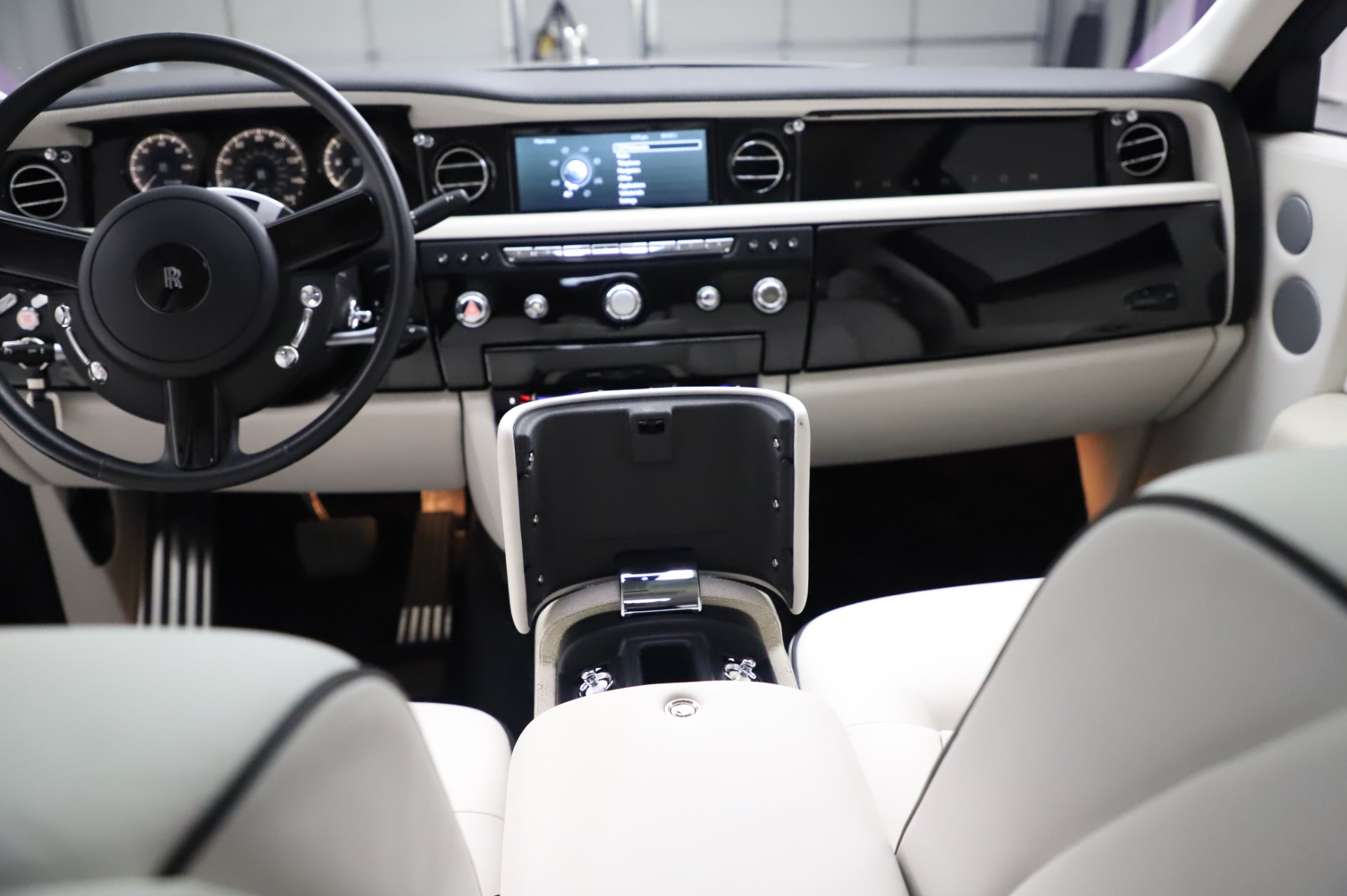 Used-2014-Rolls-Royce-Phantom