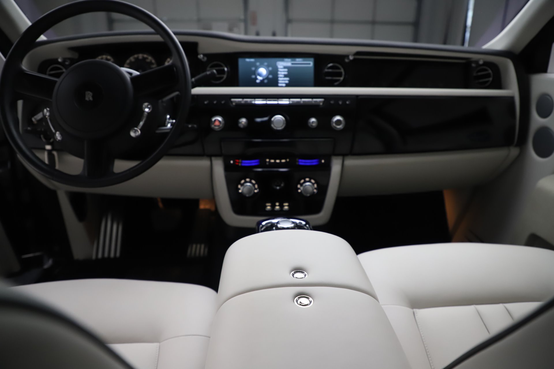 Used-2014-Rolls-Royce-Phantom