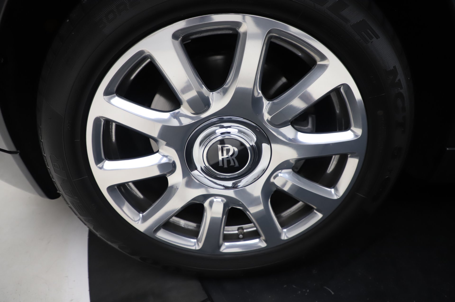 Used-2014-Rolls-Royce-Phantom