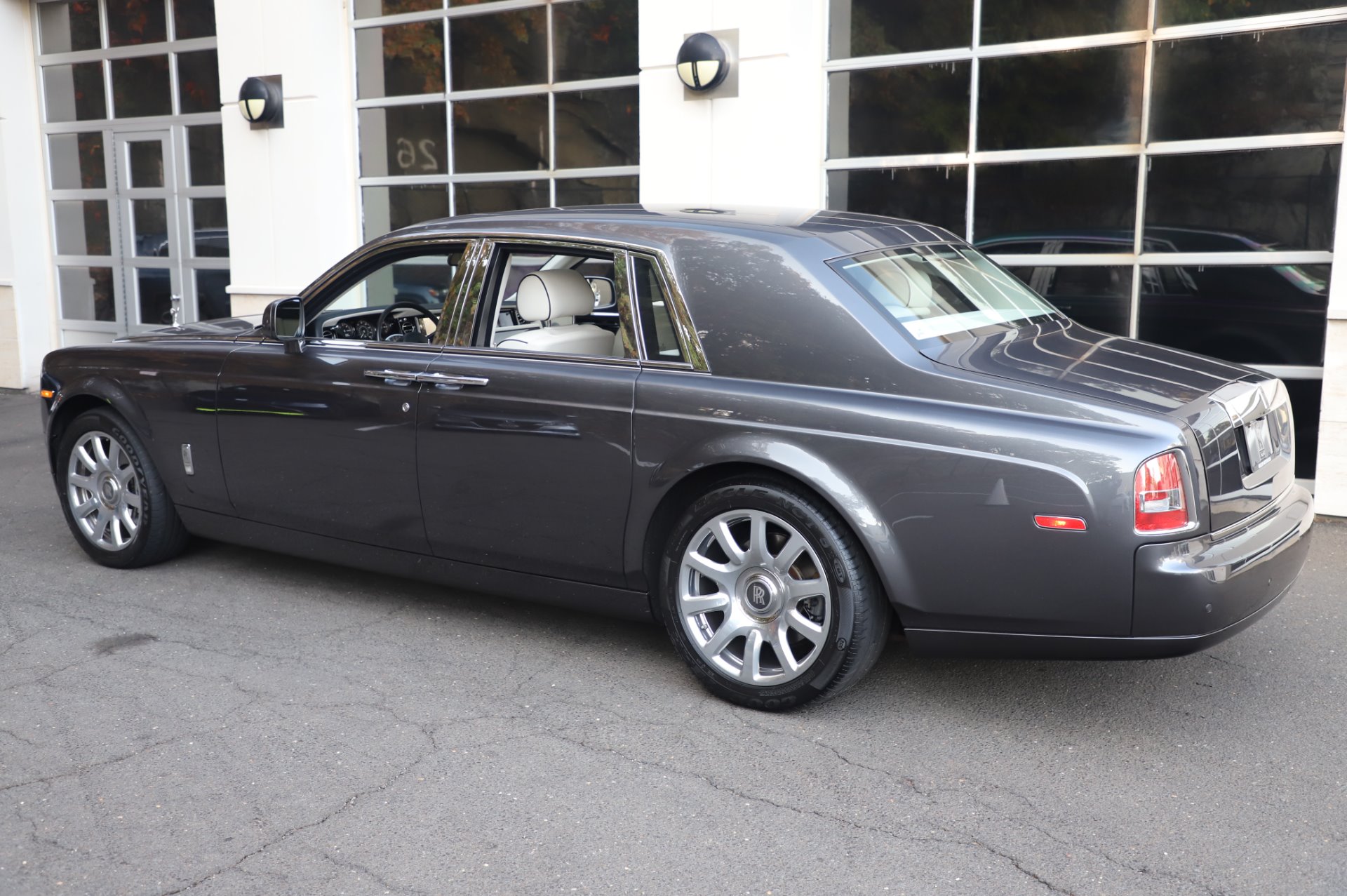 Used-2014-Rolls-Royce-Phantom