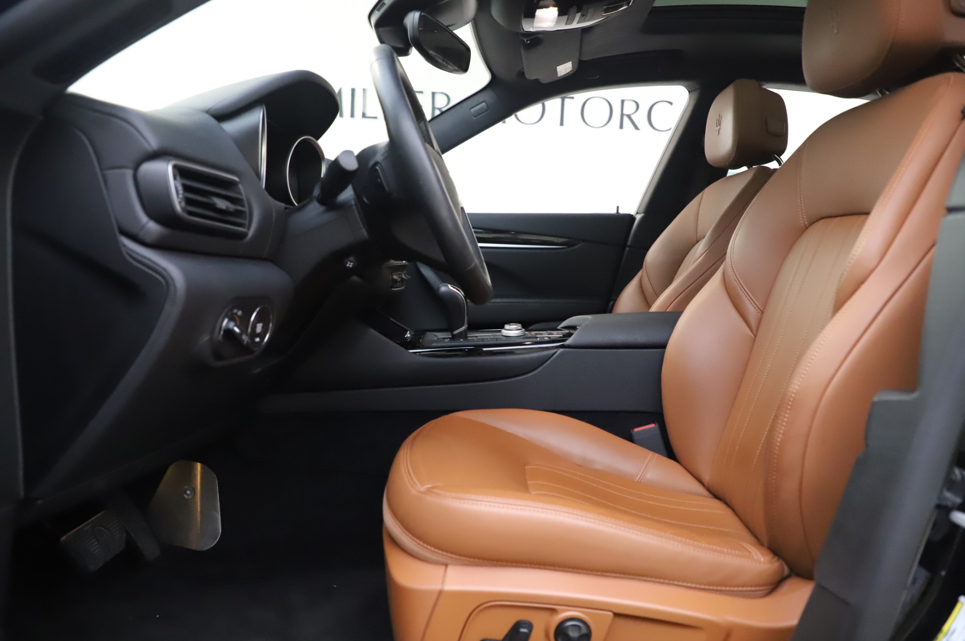 Used-2017-Maserati-Levante-Q4