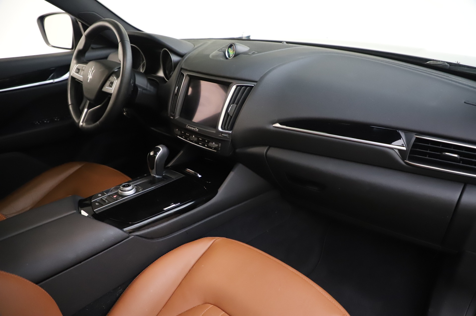 Used-2017-Maserati-Levante-Q4