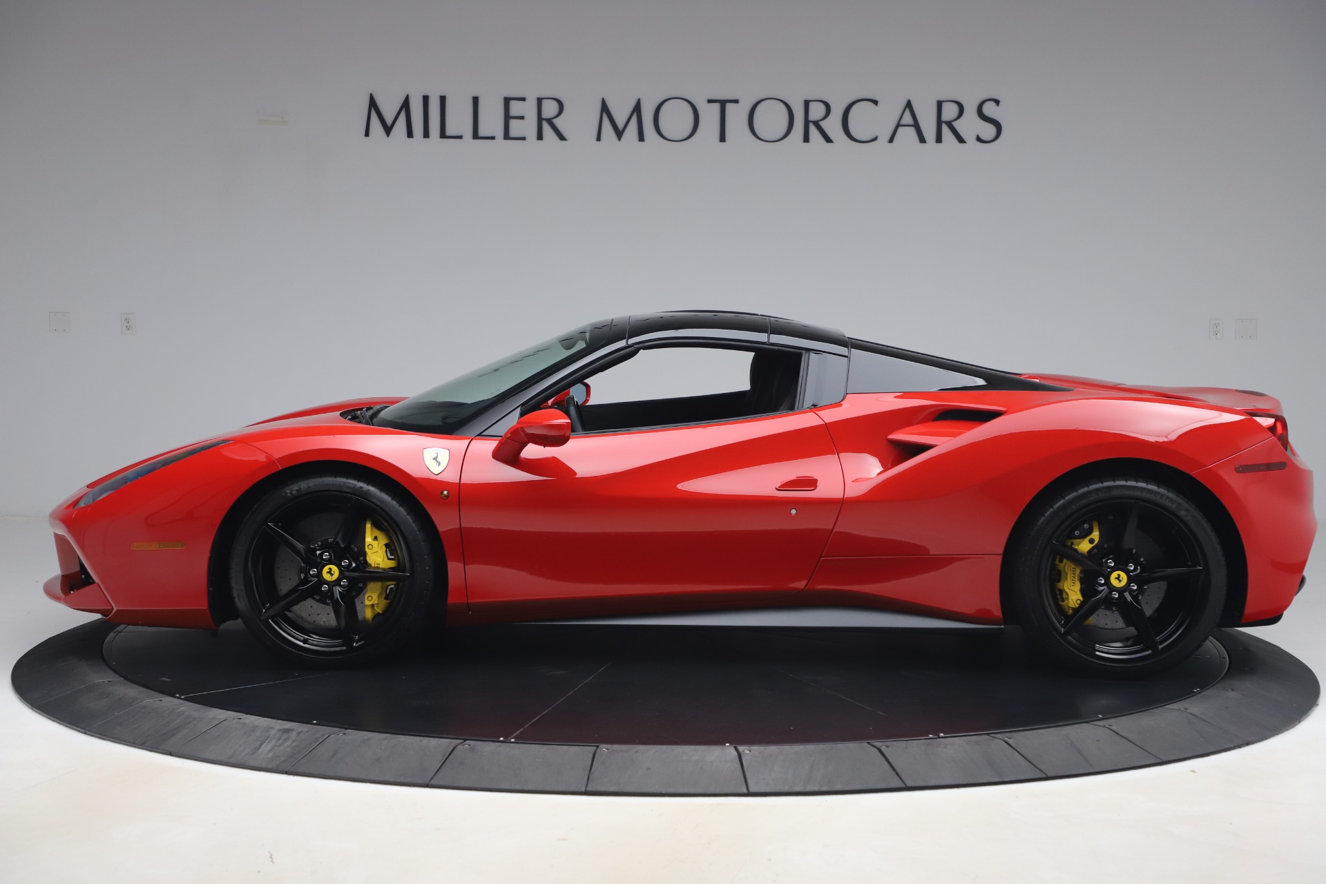 Used-2018-Ferrari-488-Spider