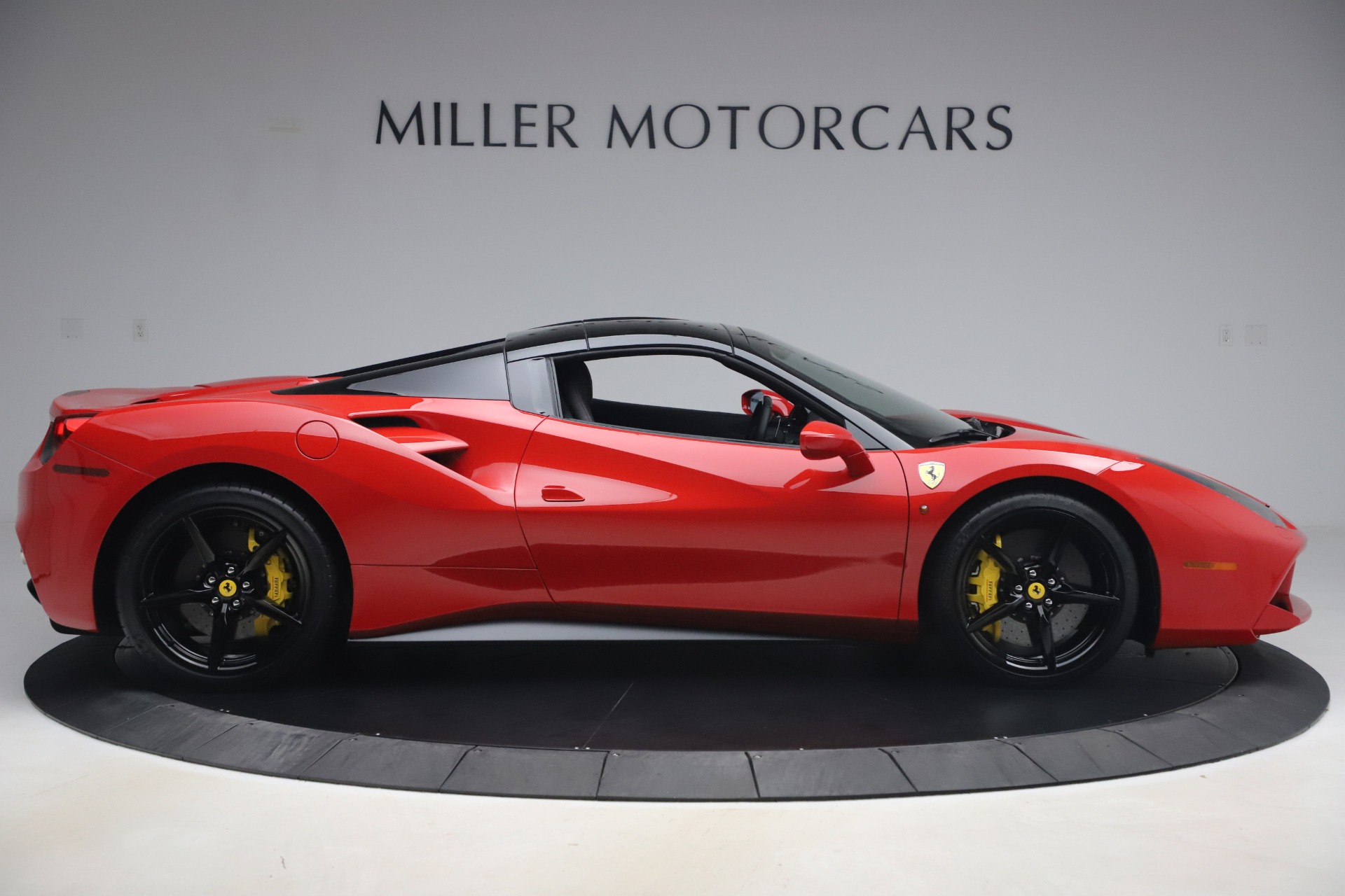 Used-2018-Ferrari-488-Spider