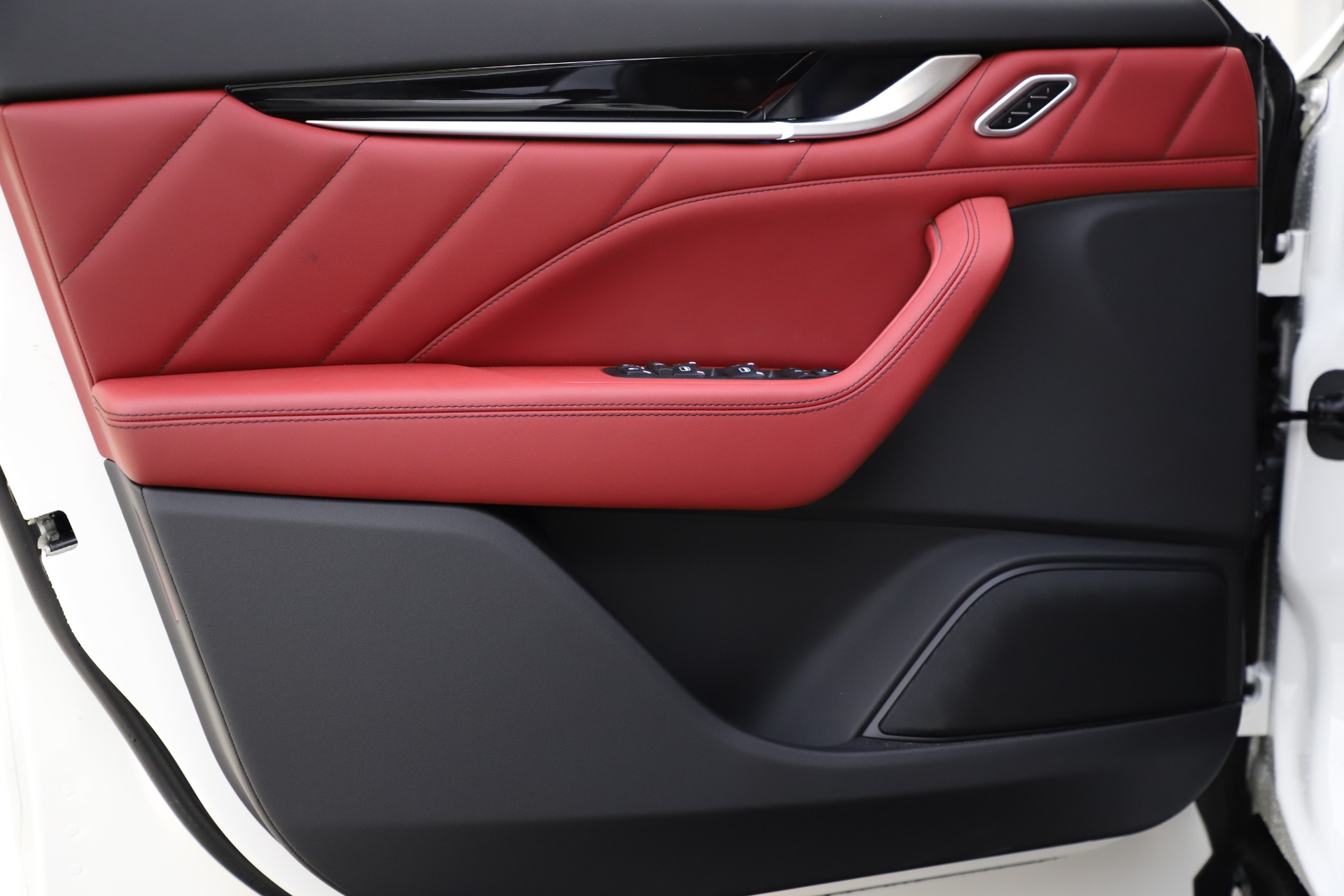 New-2020-Maserati-Levante-Q4