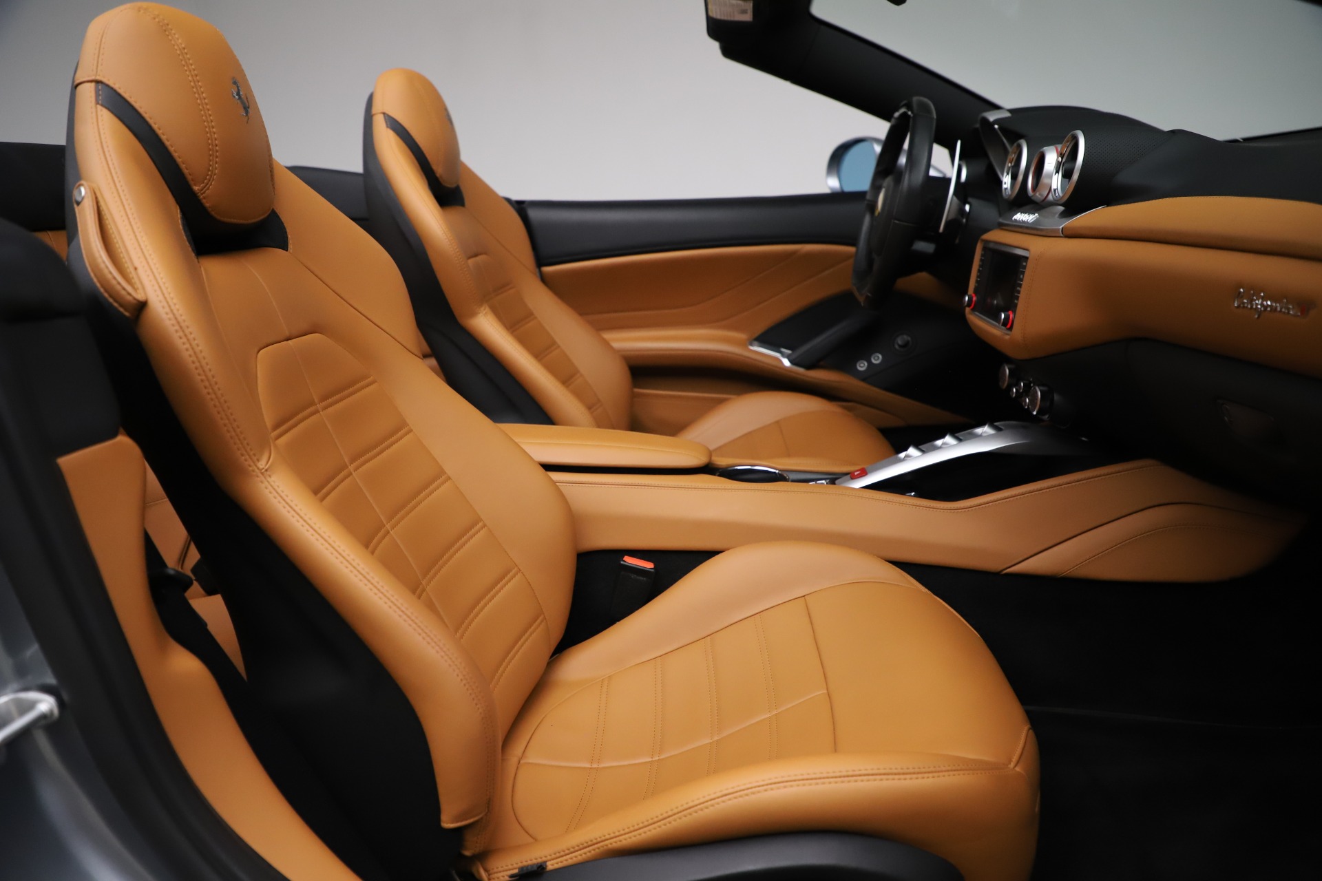 Used-2016-Ferrari-California-T