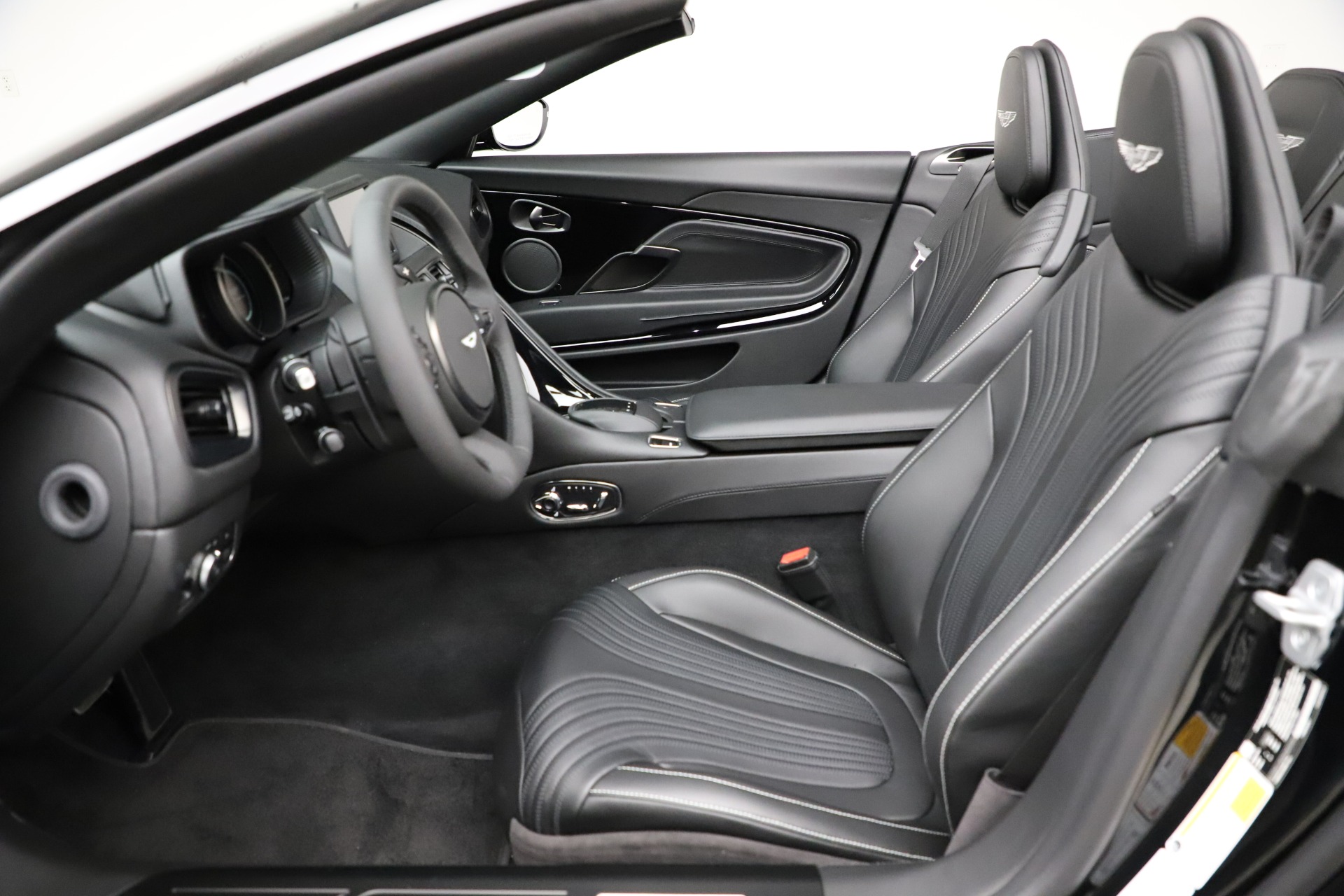 New-2021-Aston-Martin-DB11-Volante