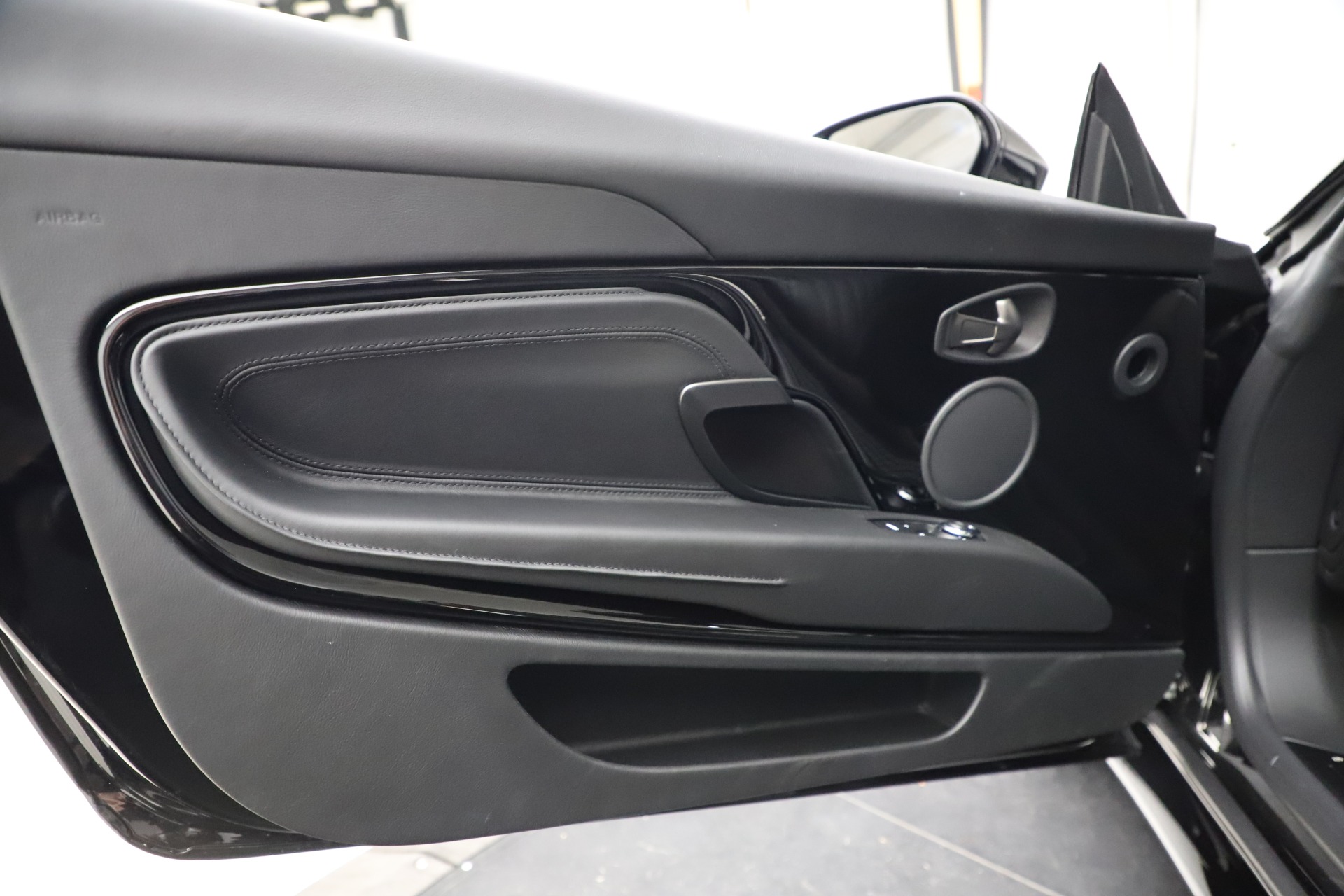 New-2021-Aston-Martin-DB11-Volante