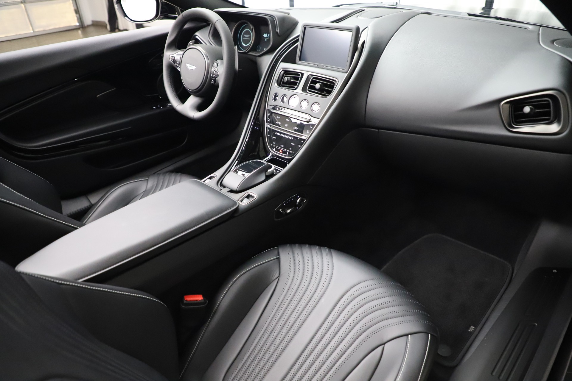 New-2021-Aston-Martin-DB11-Volante