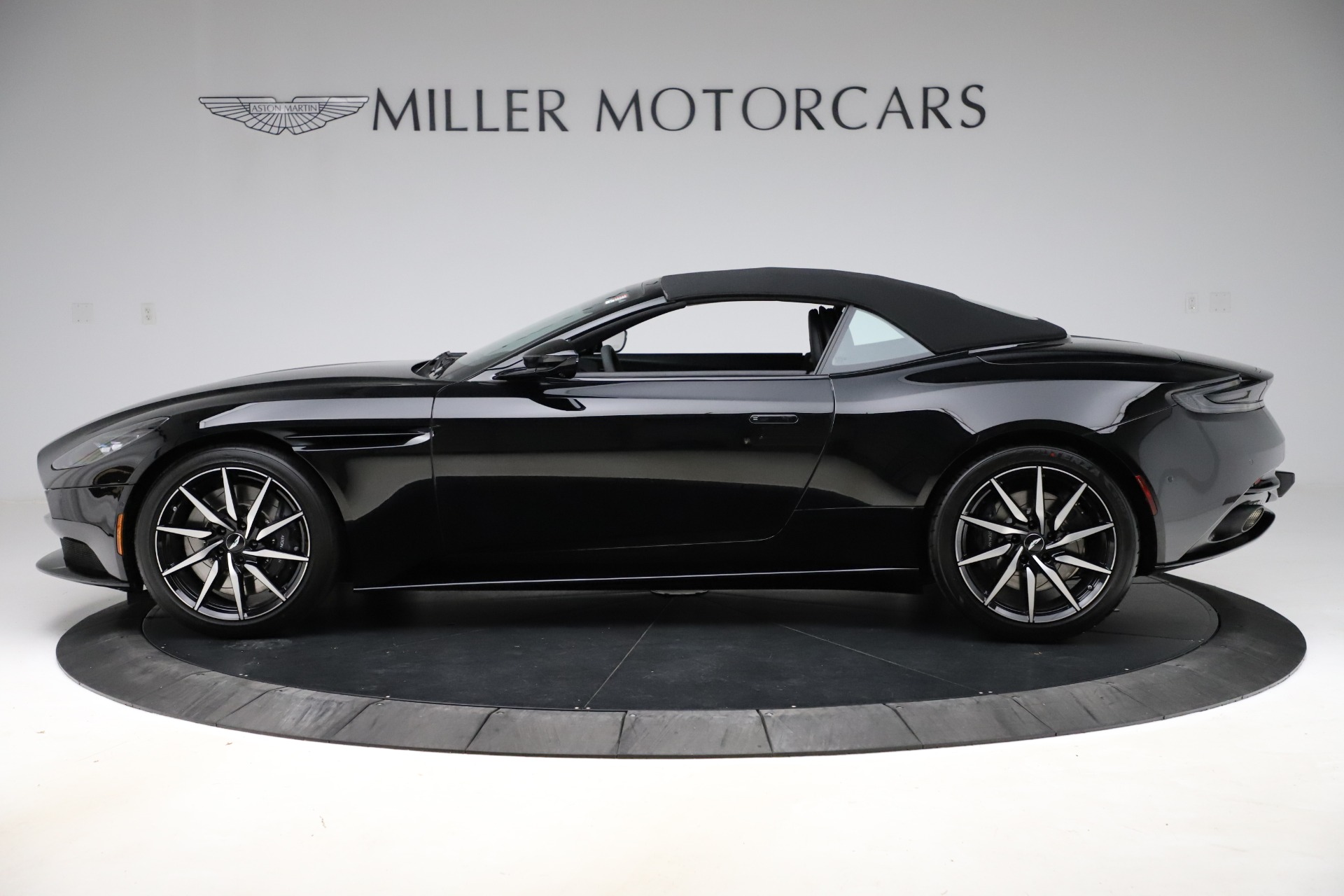 New-2021-Aston-Martin-DB11-Volante