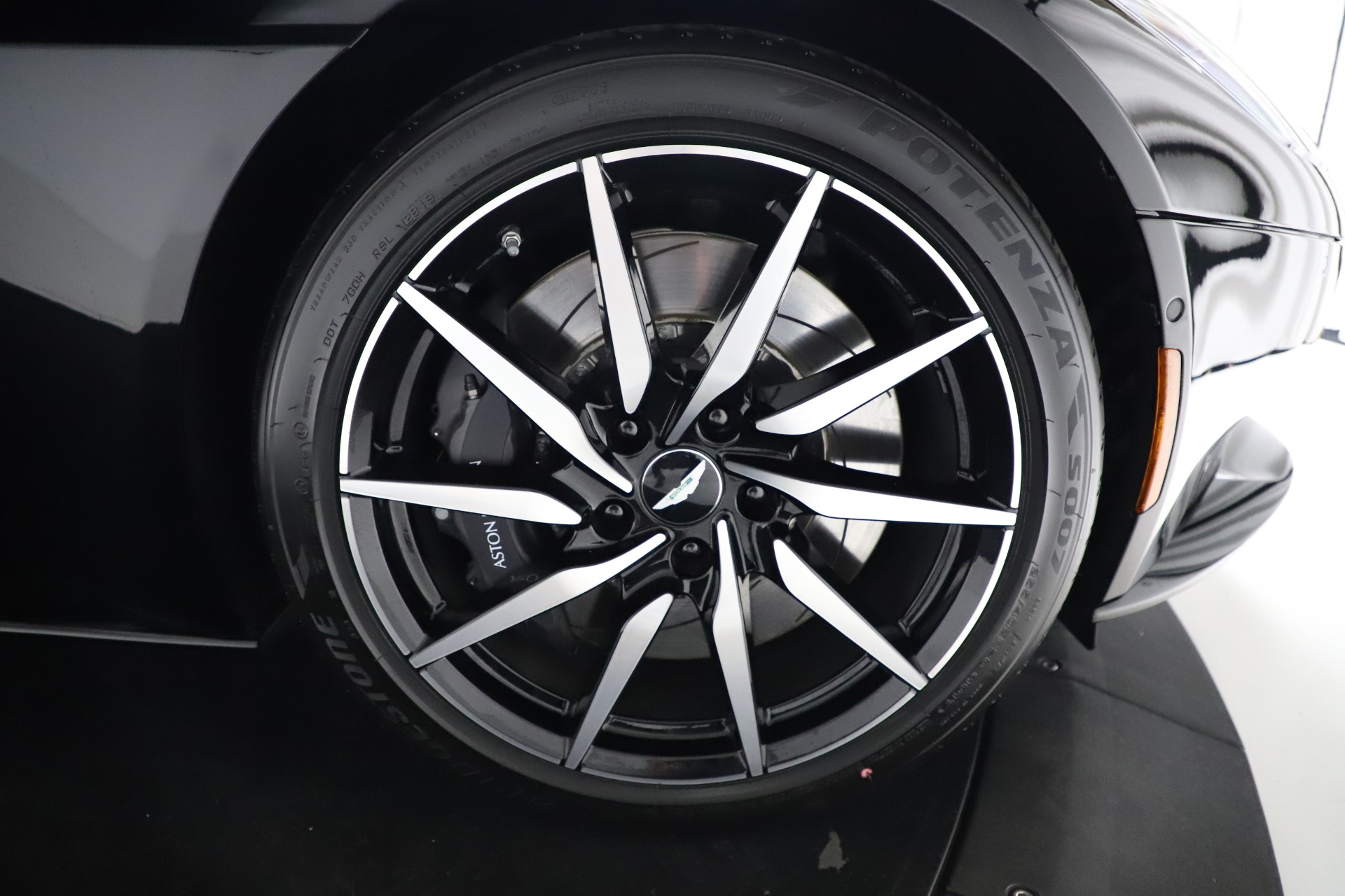 New-2021-Aston-Martin-DB11-Volante