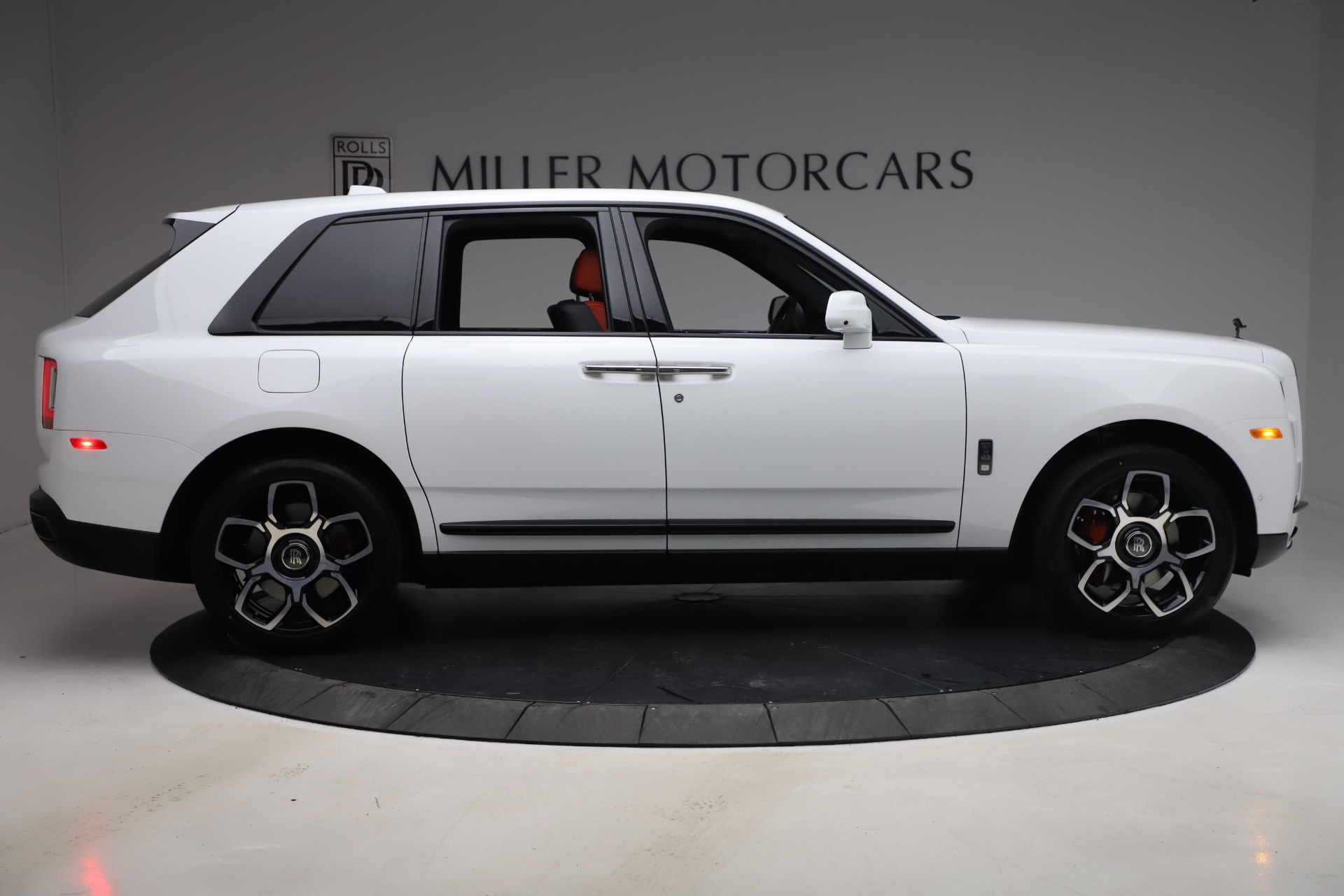 New-2021-Rolls-Royce-Cullinan-Black-Badge